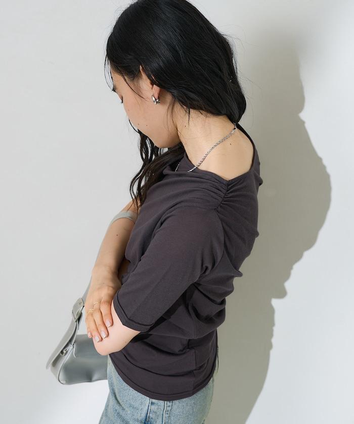 打褶上衣