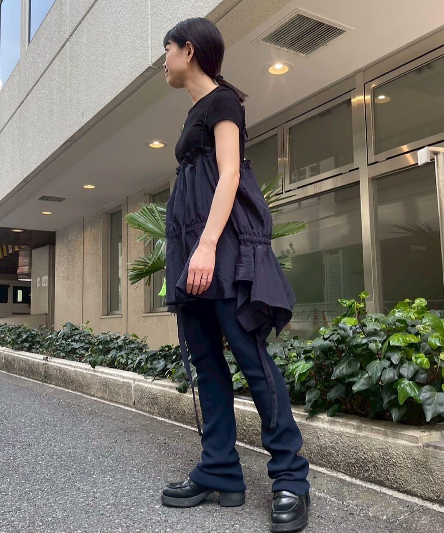 條紋單肩蕾絲襯衫