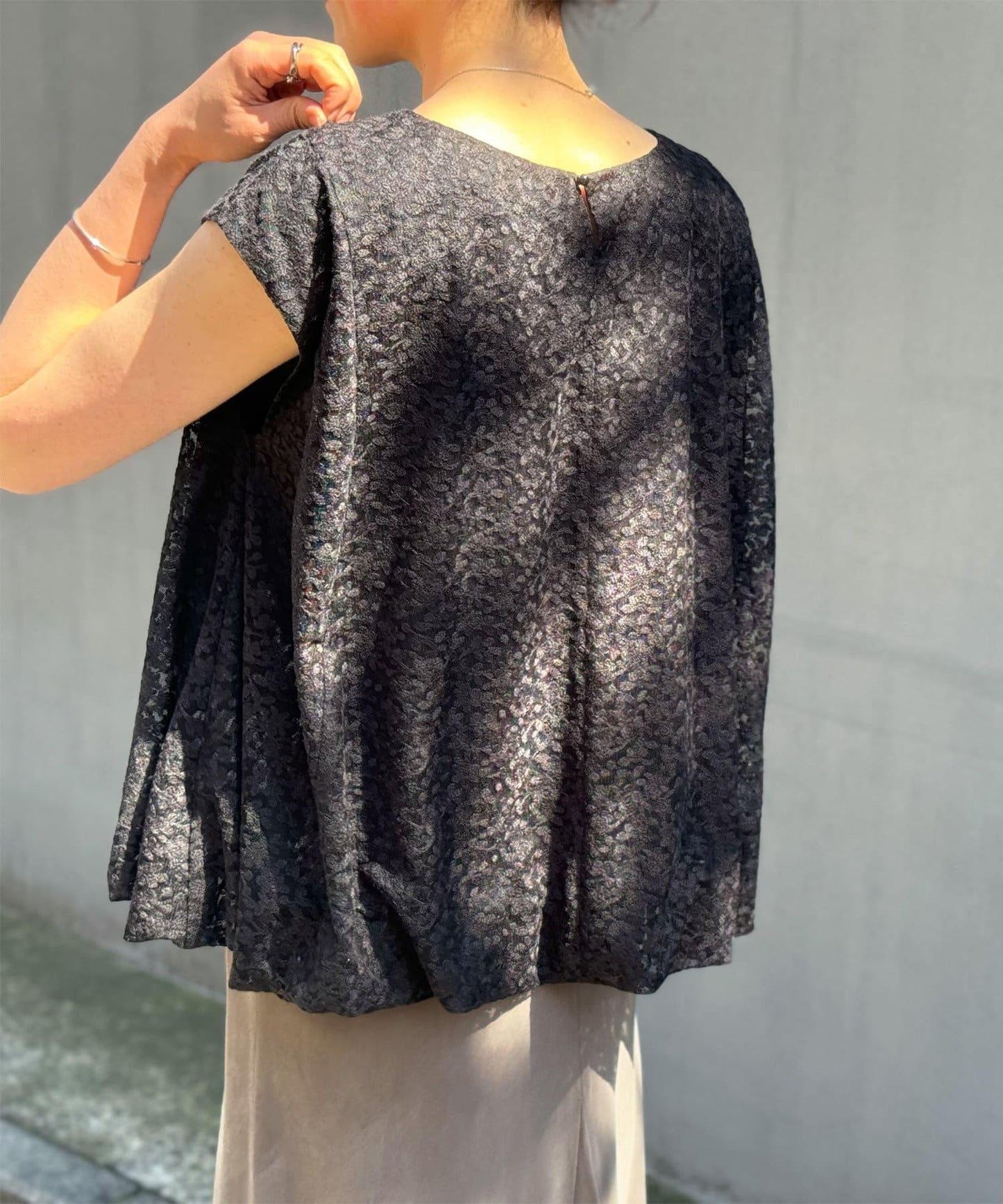小花刺繡氣球袖上衣