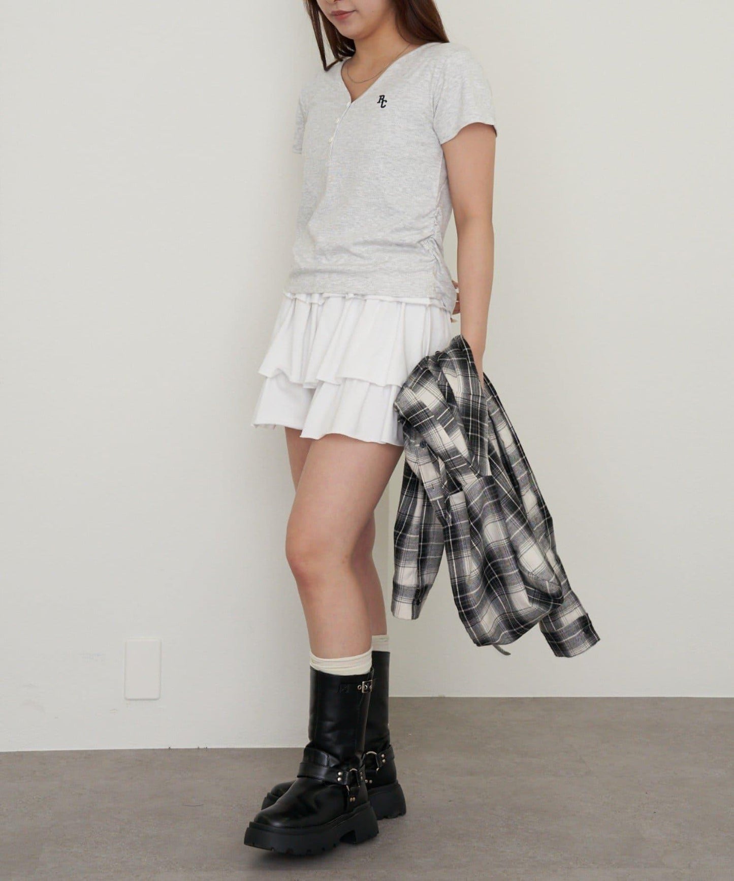 V領亨利領胸部刺繡短袖T恤