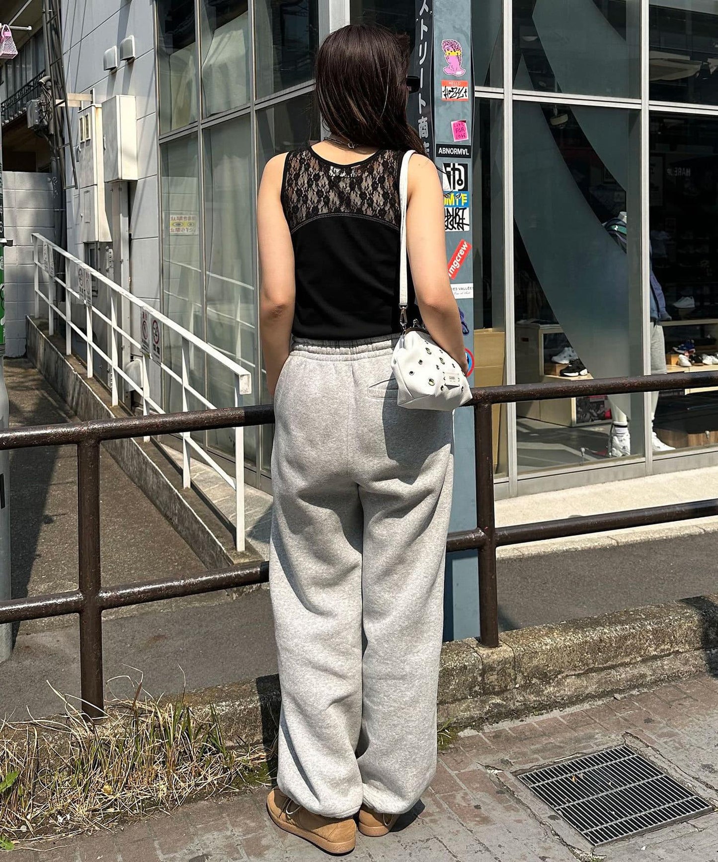 蕾絲拼接刺繡logo背心
