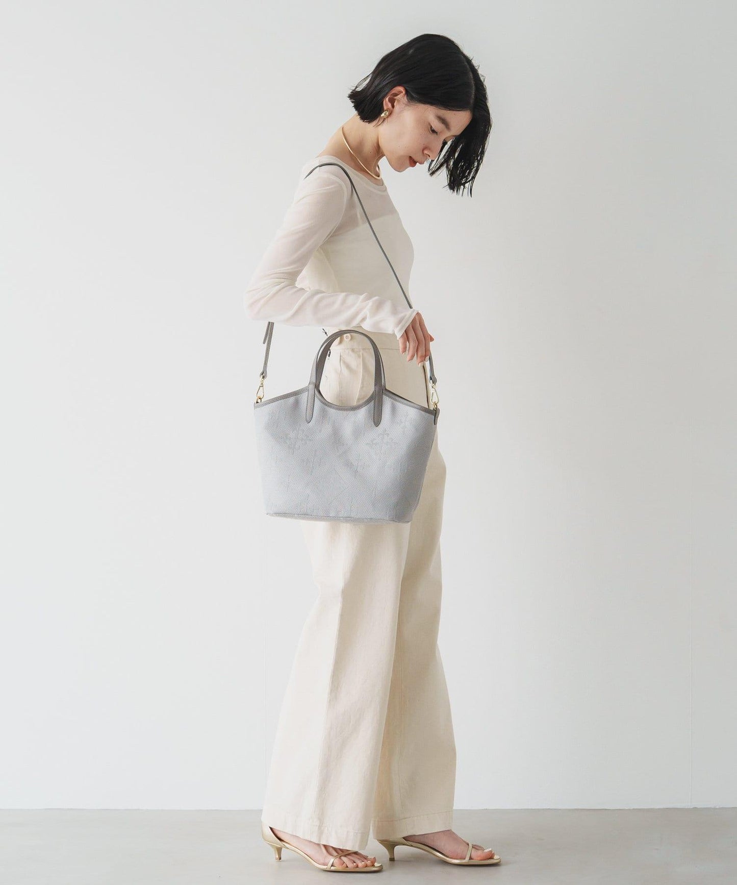 【人氣素材今年再次登場】刺繡迷你手提袋