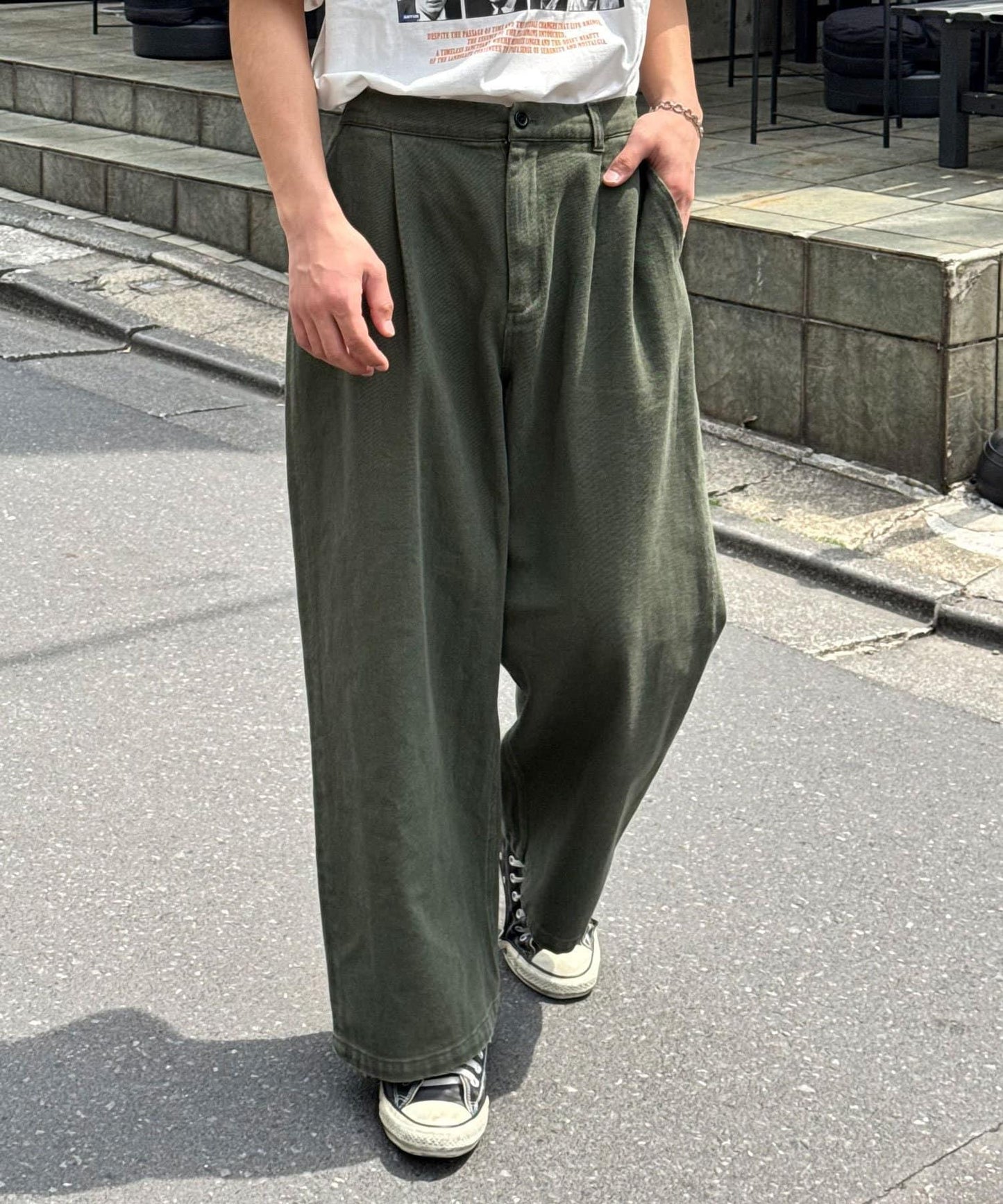 單褶寬鬆直筒褲