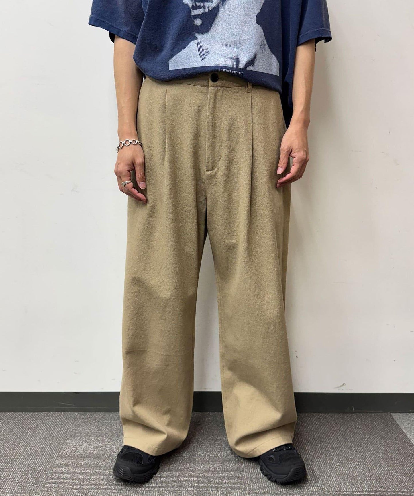單褶寬鬆直筒褲
