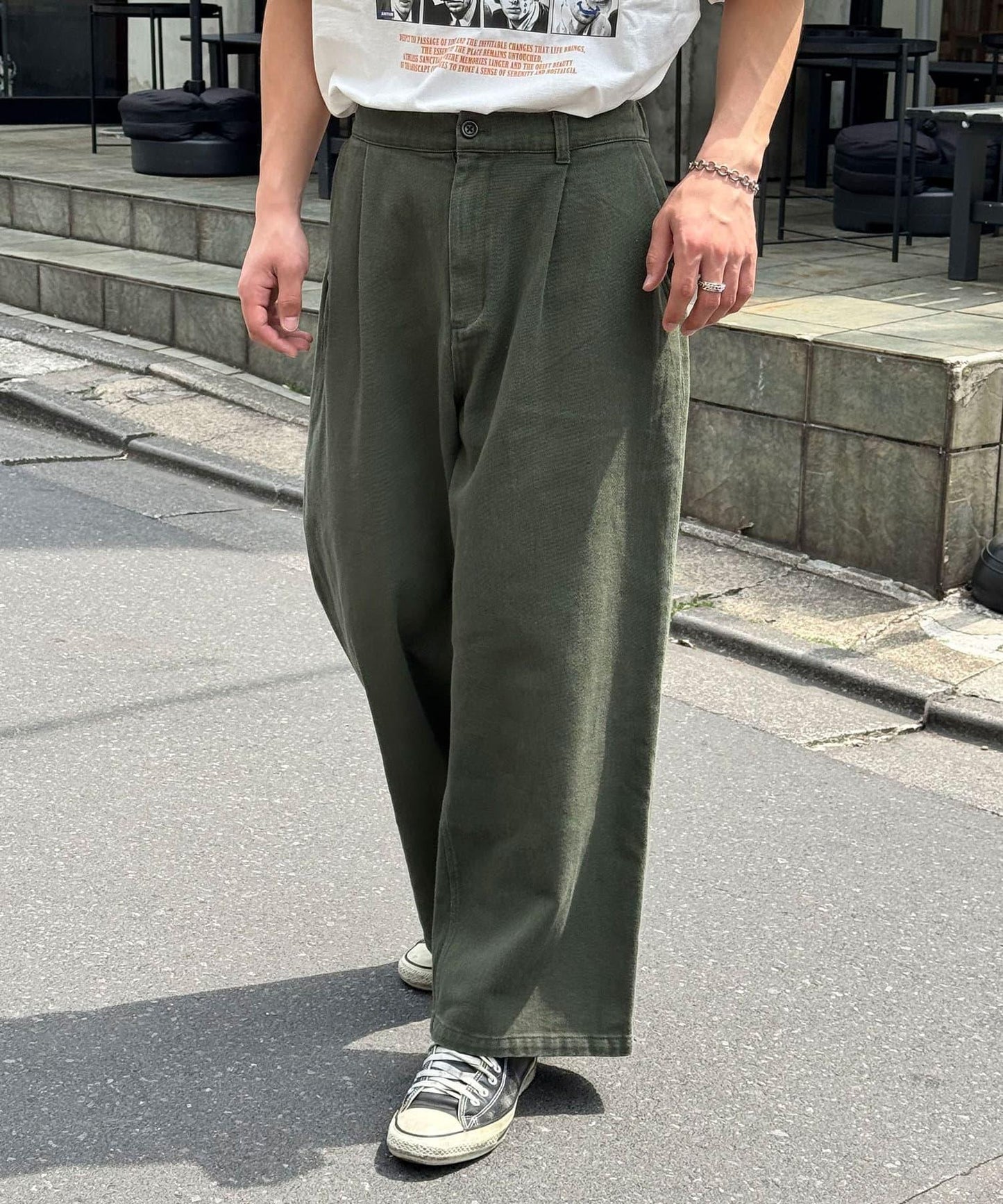 單褶寬鬆直筒褲