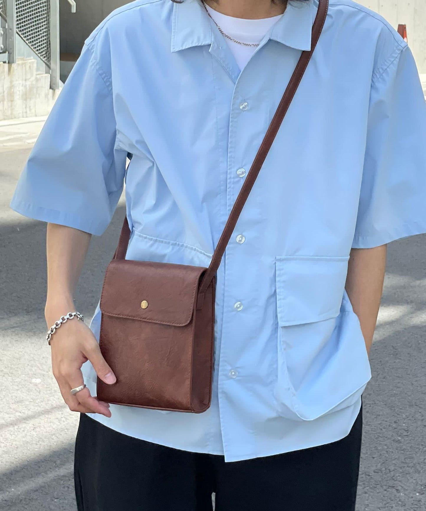 方形肩揹包