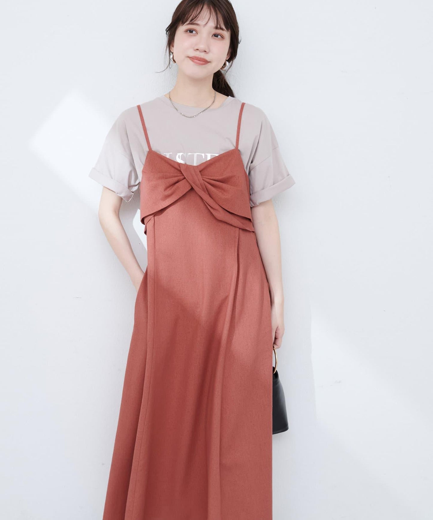 osono亞麻混紡扭曲吊帶連衣裙