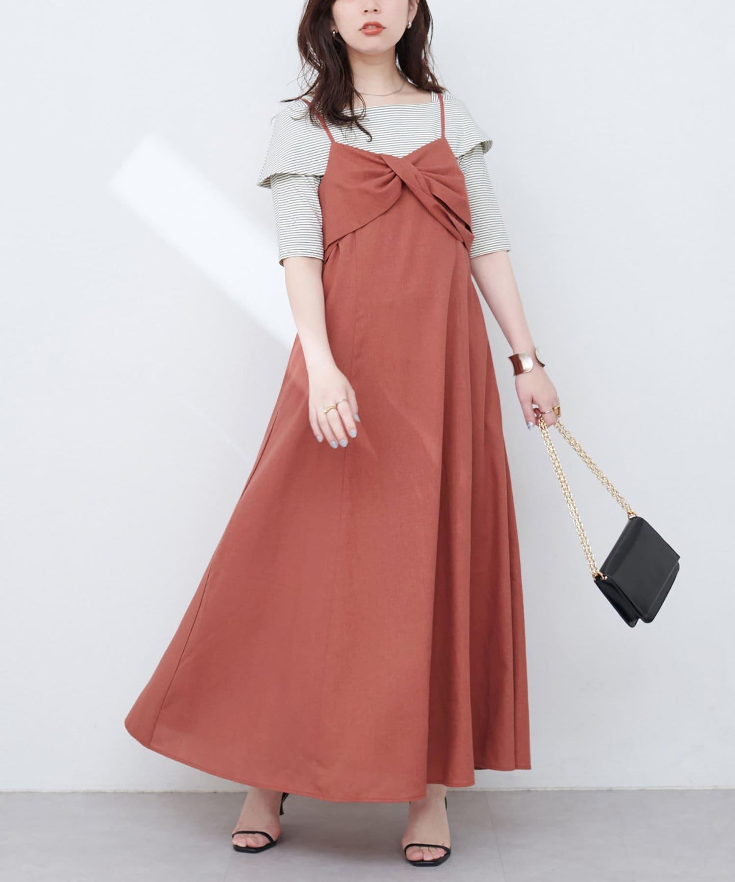osono亞麻混紡扭曲吊帶連衣裙