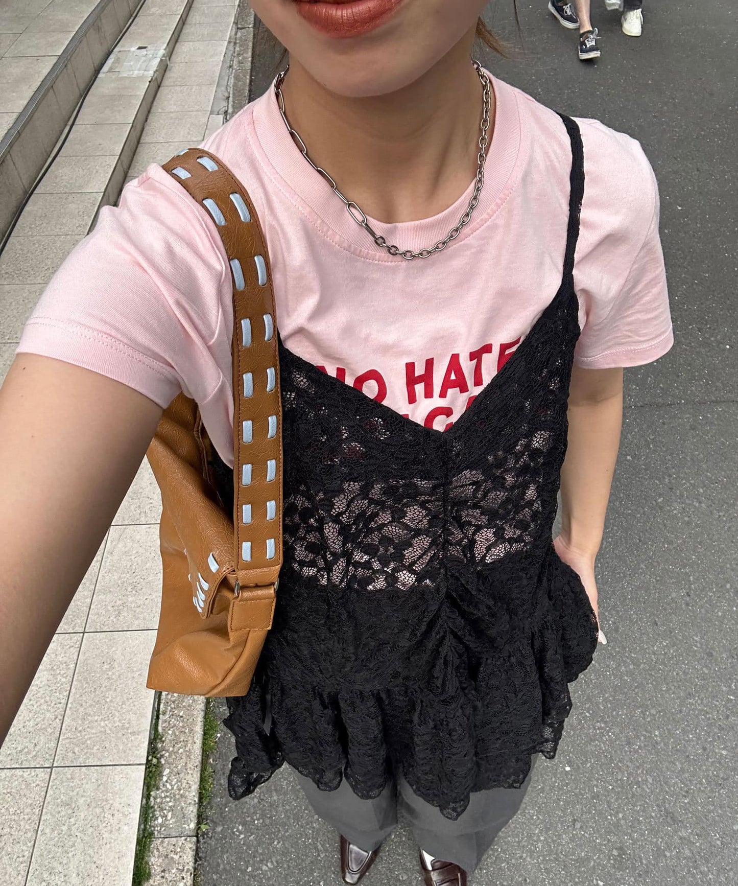 絨帶蕾絲吊帶連衣裙