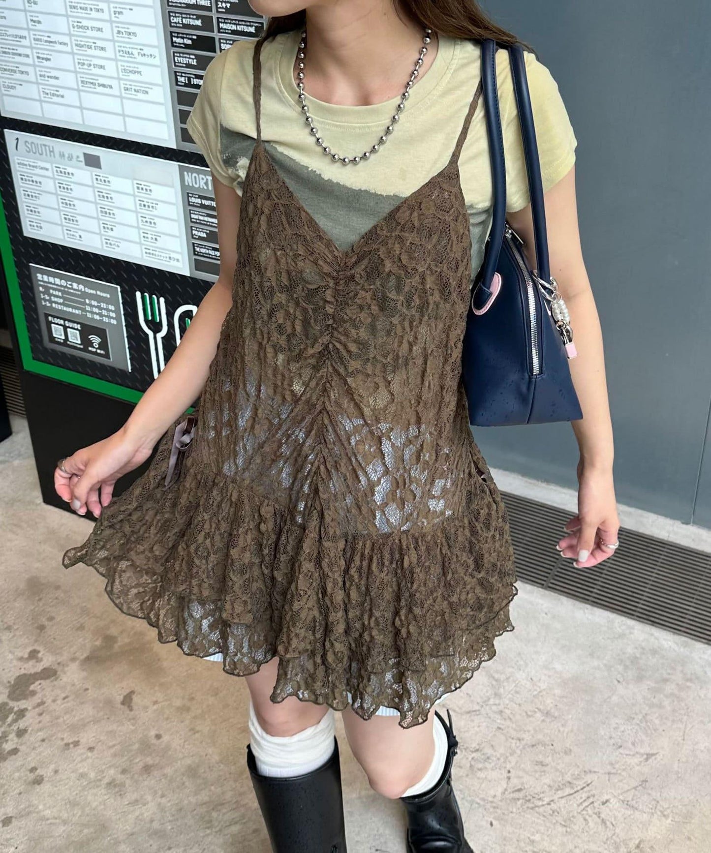絨帶蕾絲吊帶連衣裙