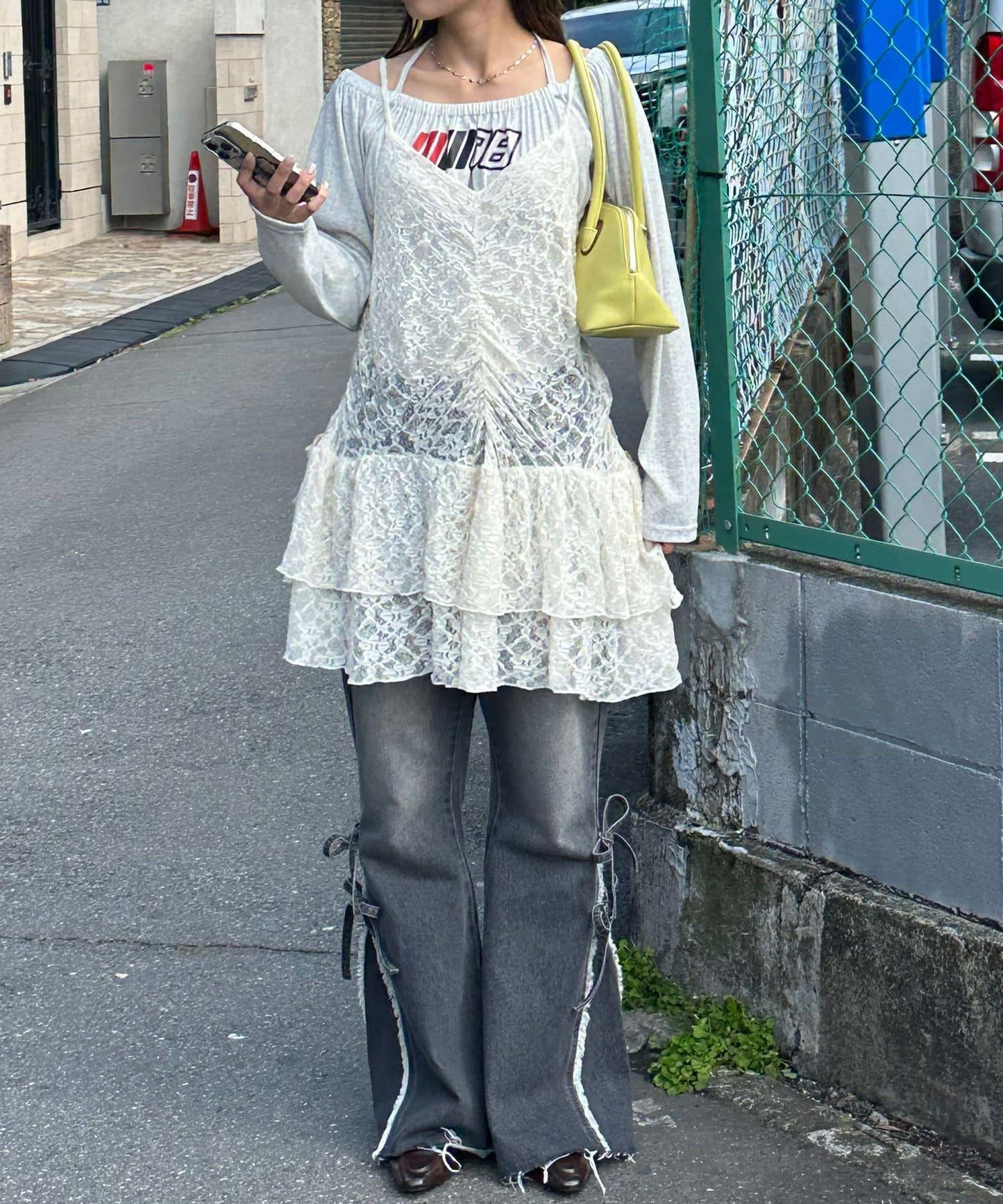 絨帶蕾絲吊帶連衣裙