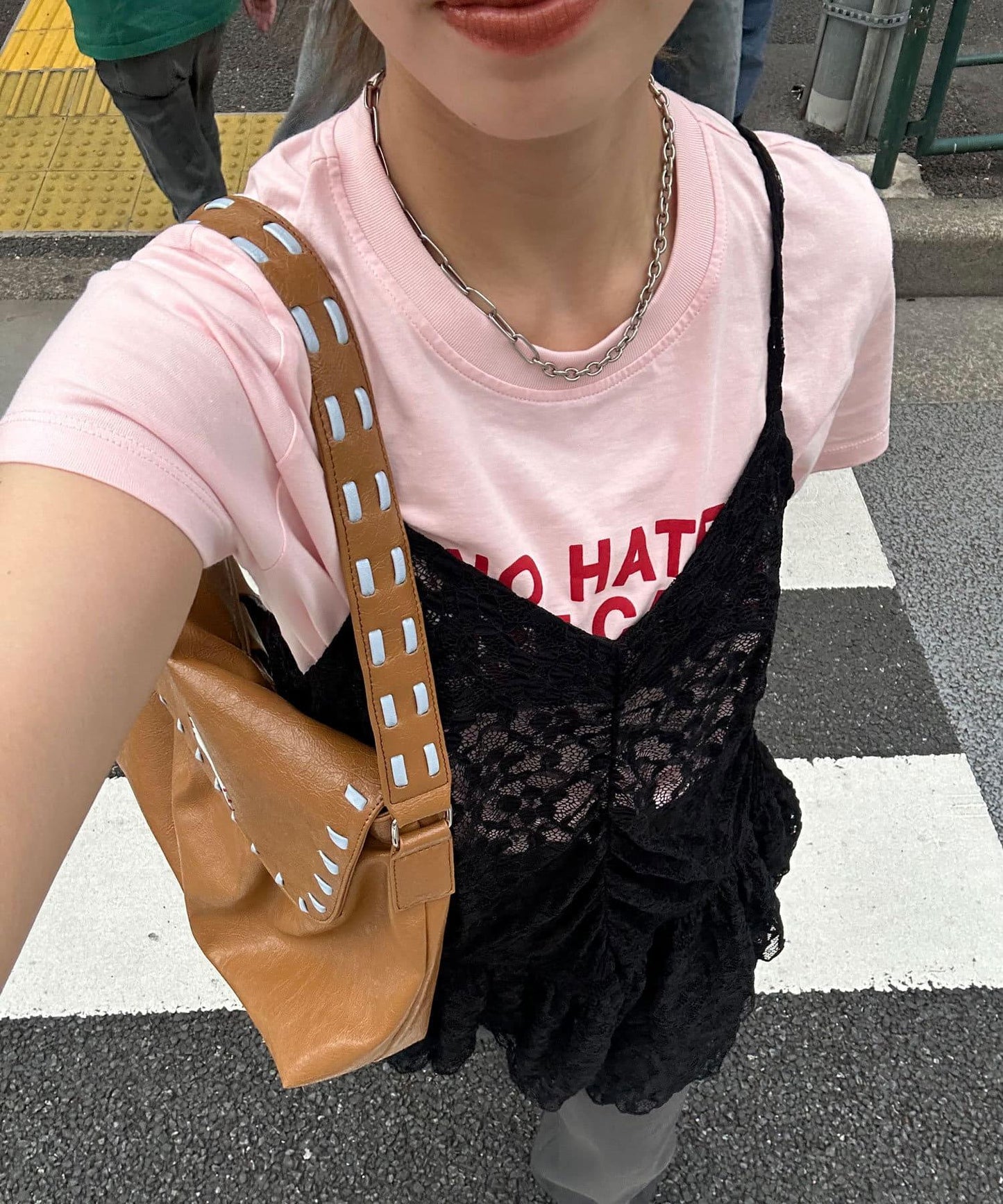 絨帶蕾絲吊帶連衣裙