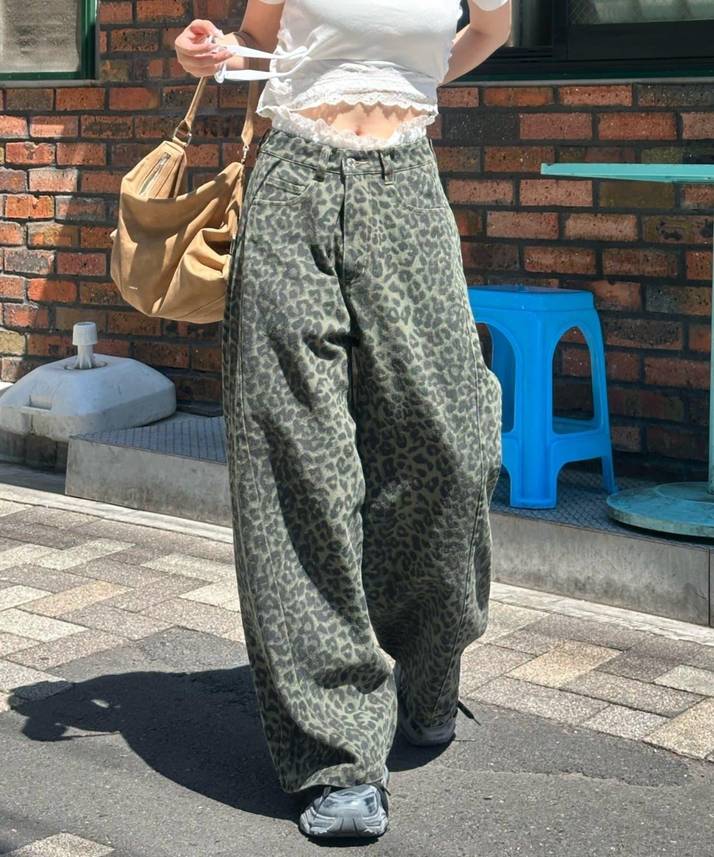 側邊拼接寬鬆牛仔褲