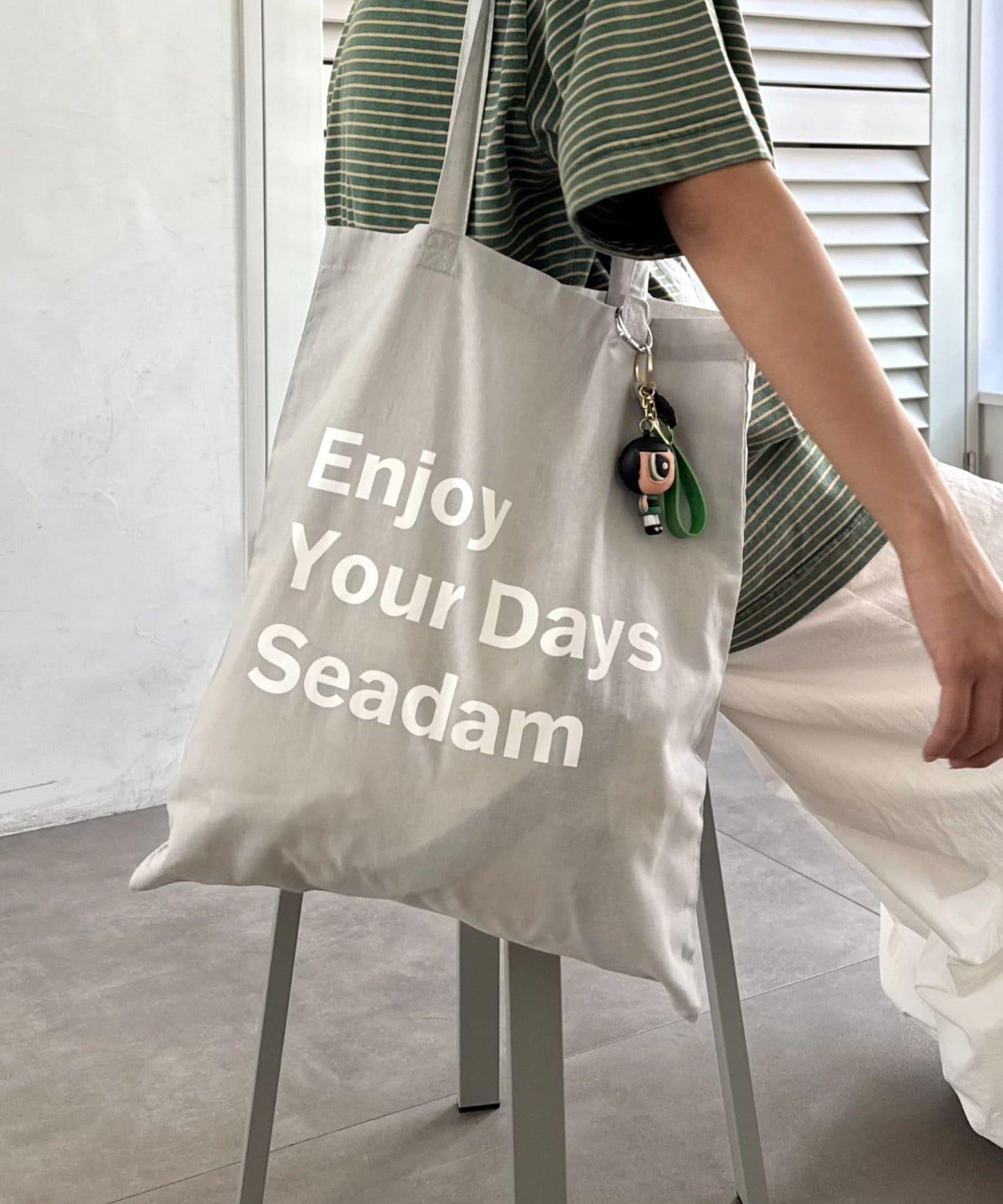 【SEADAM】〈男女通用〉信息印花手提包