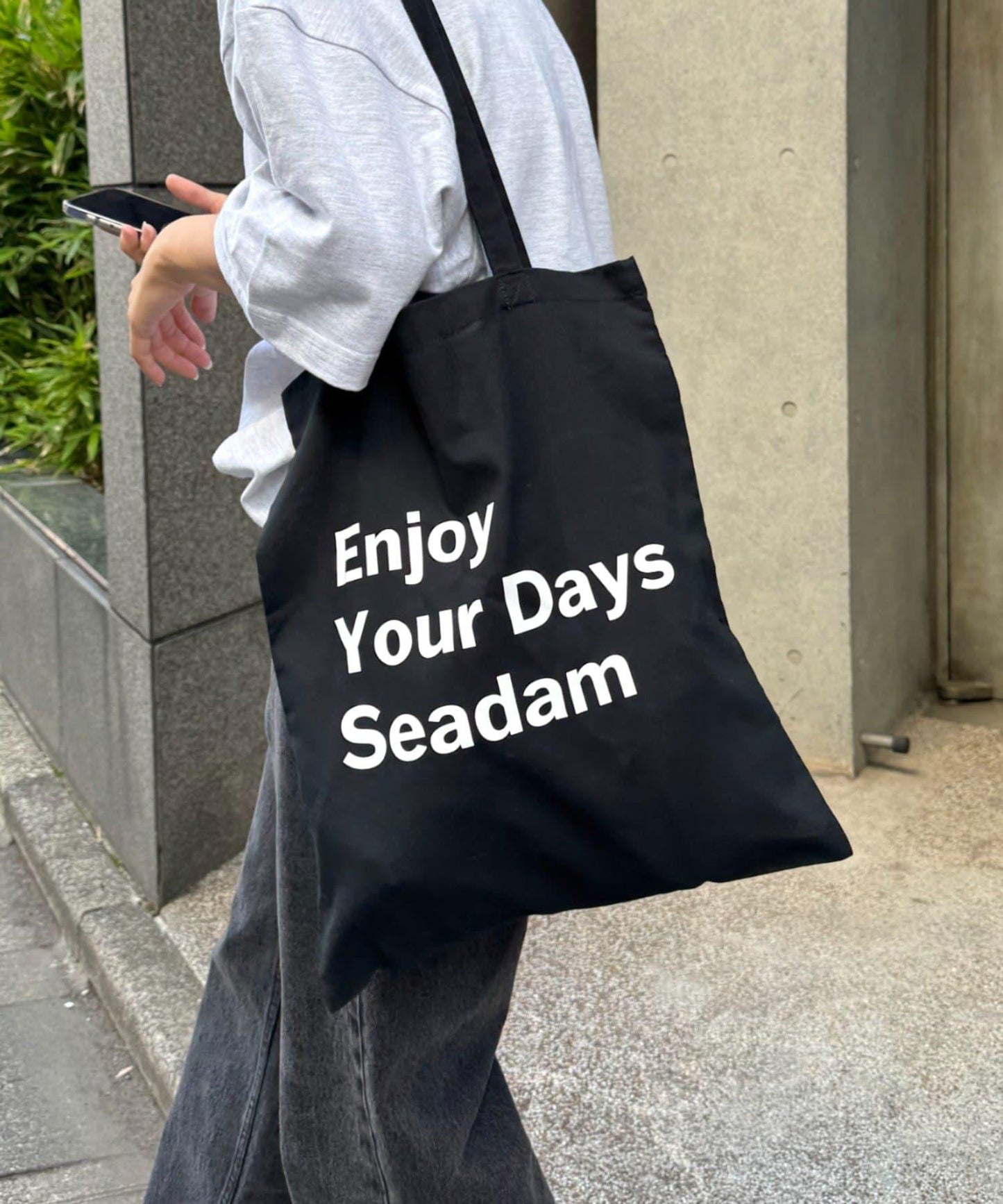 【SEADAM】〈男女通用〉信息印花手提包