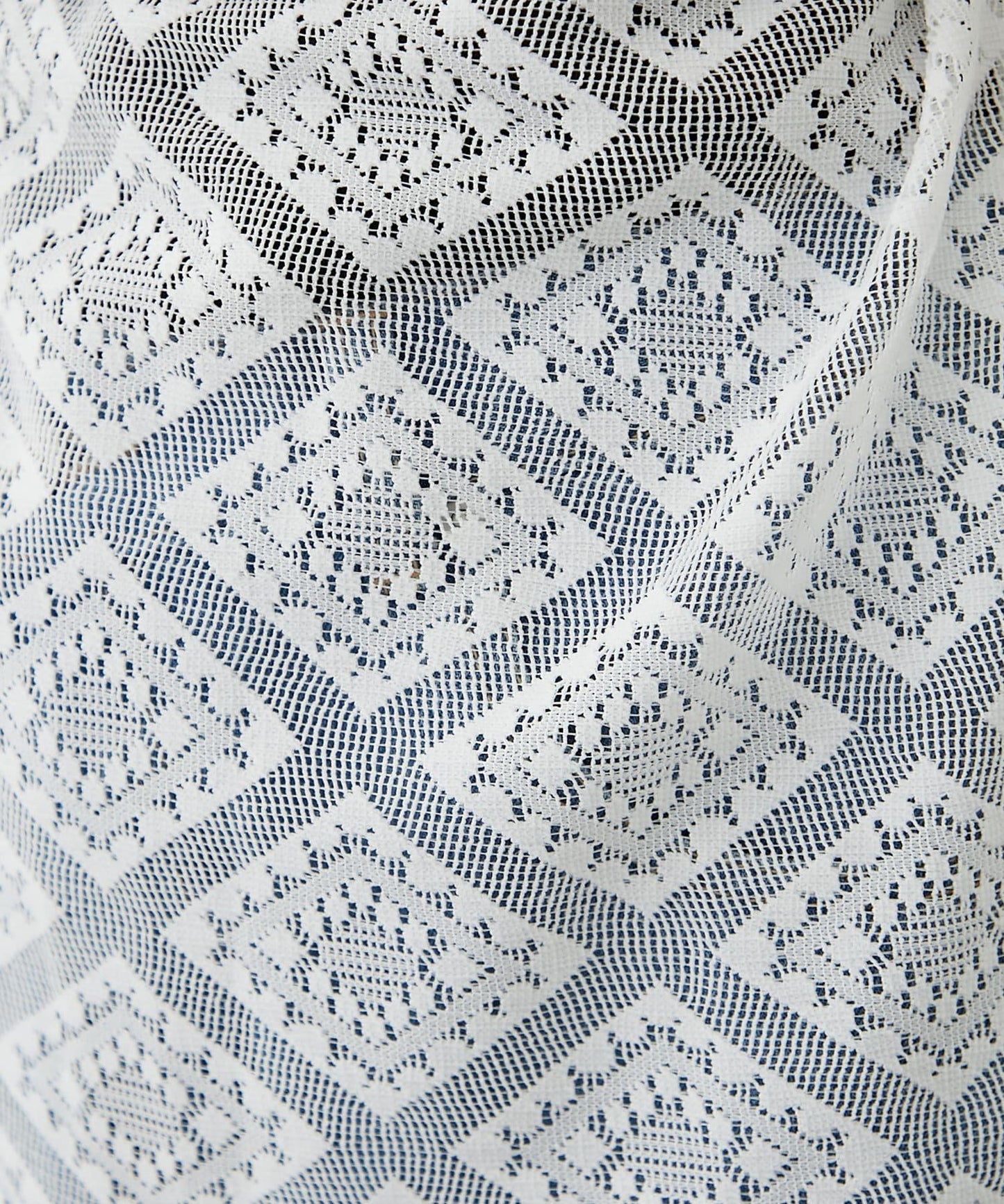 【柳樹】層疊蕾絲露背高領連衣裙