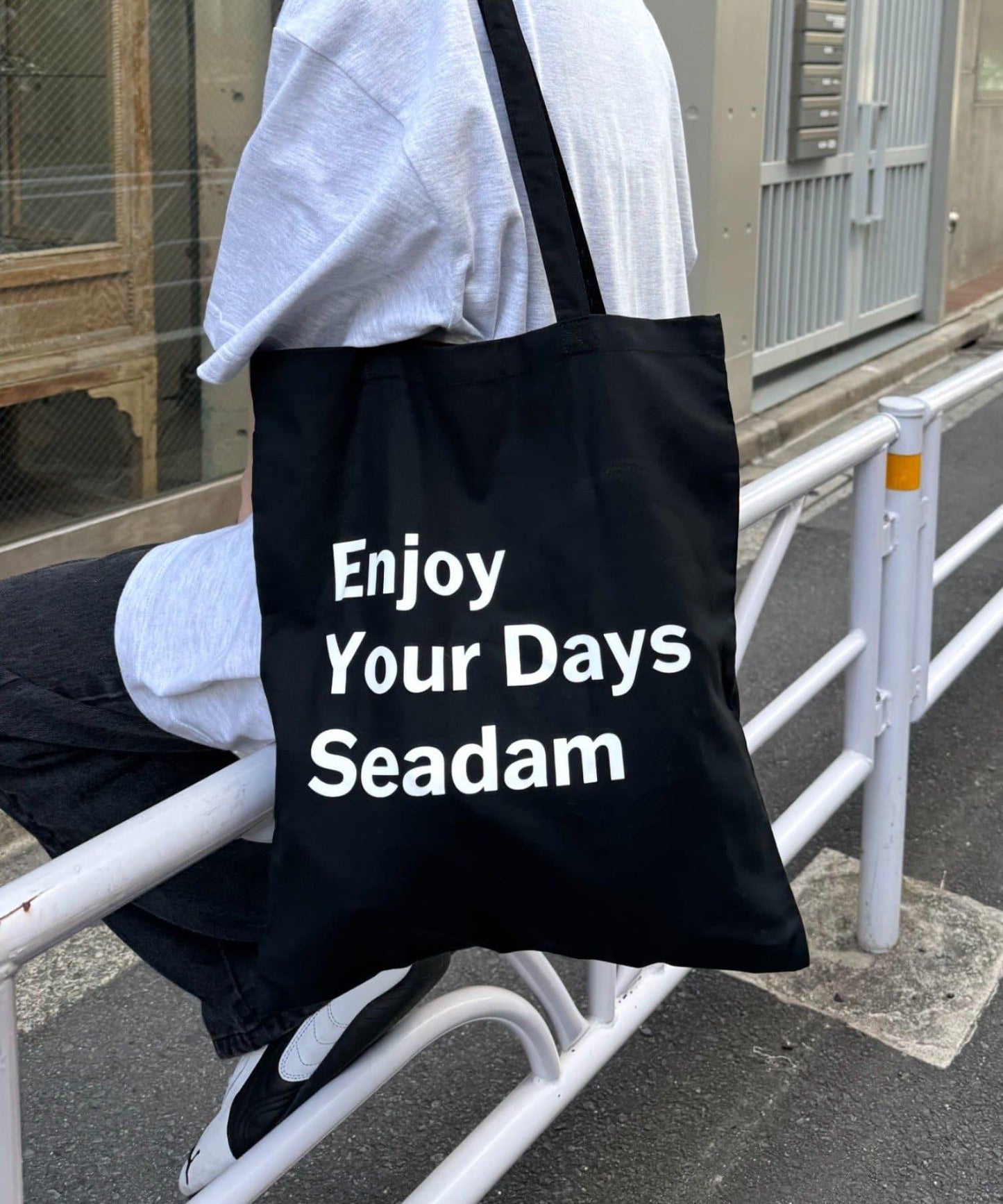 【SEADAM】〈男女通用〉信息印花手提包