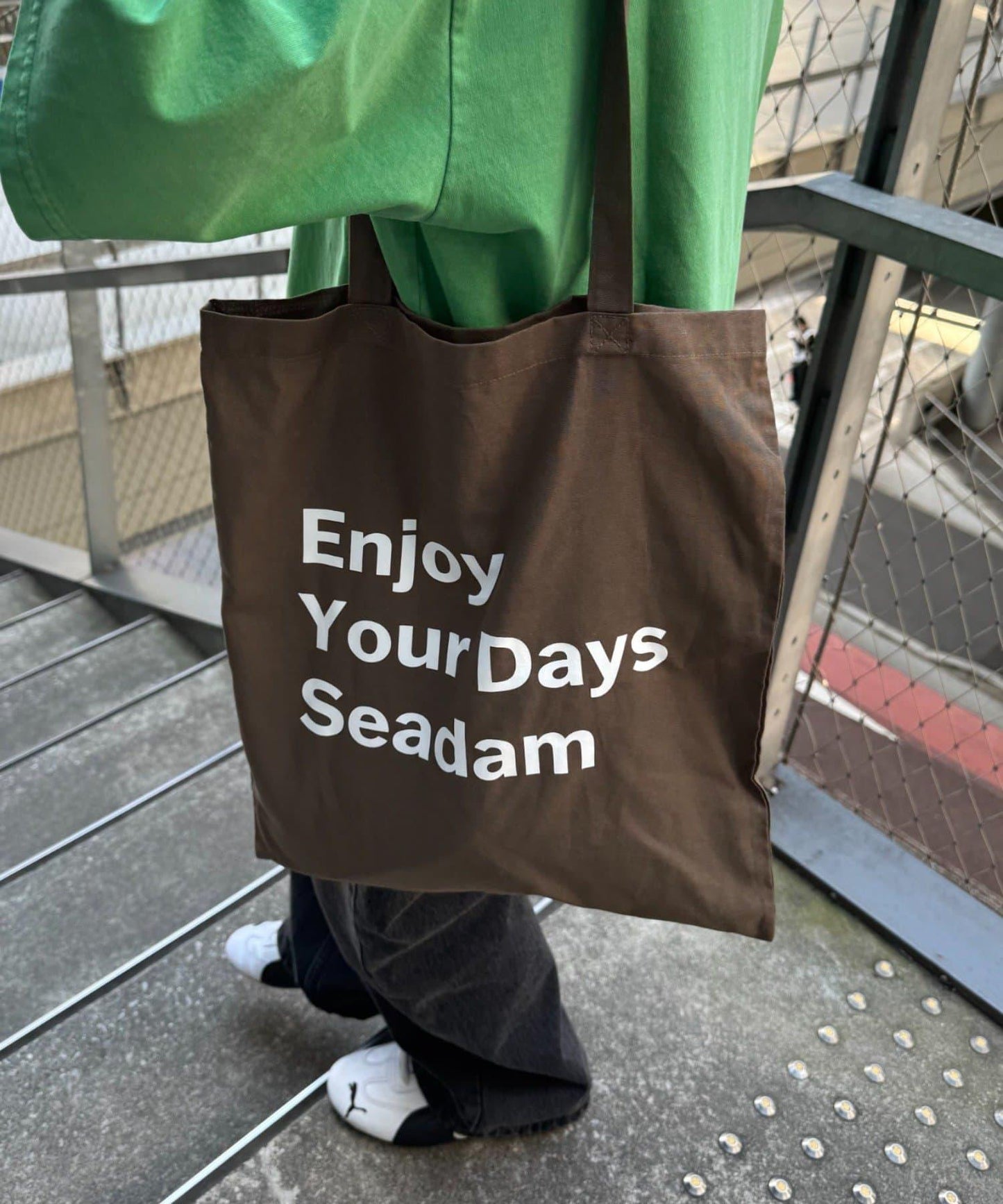 【SEADAM】〈男女通用〉信息印花手提包