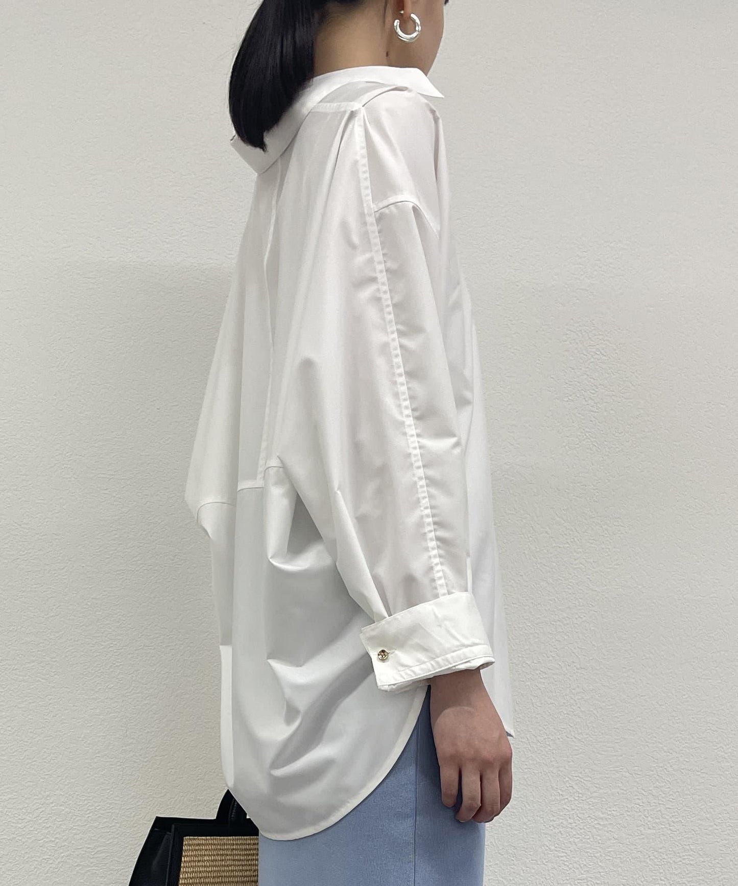 輕薄緞面寬鬆襯衫