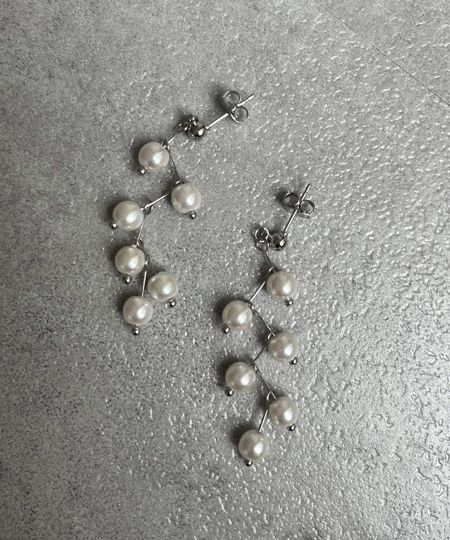 淺色珍珠耳釘