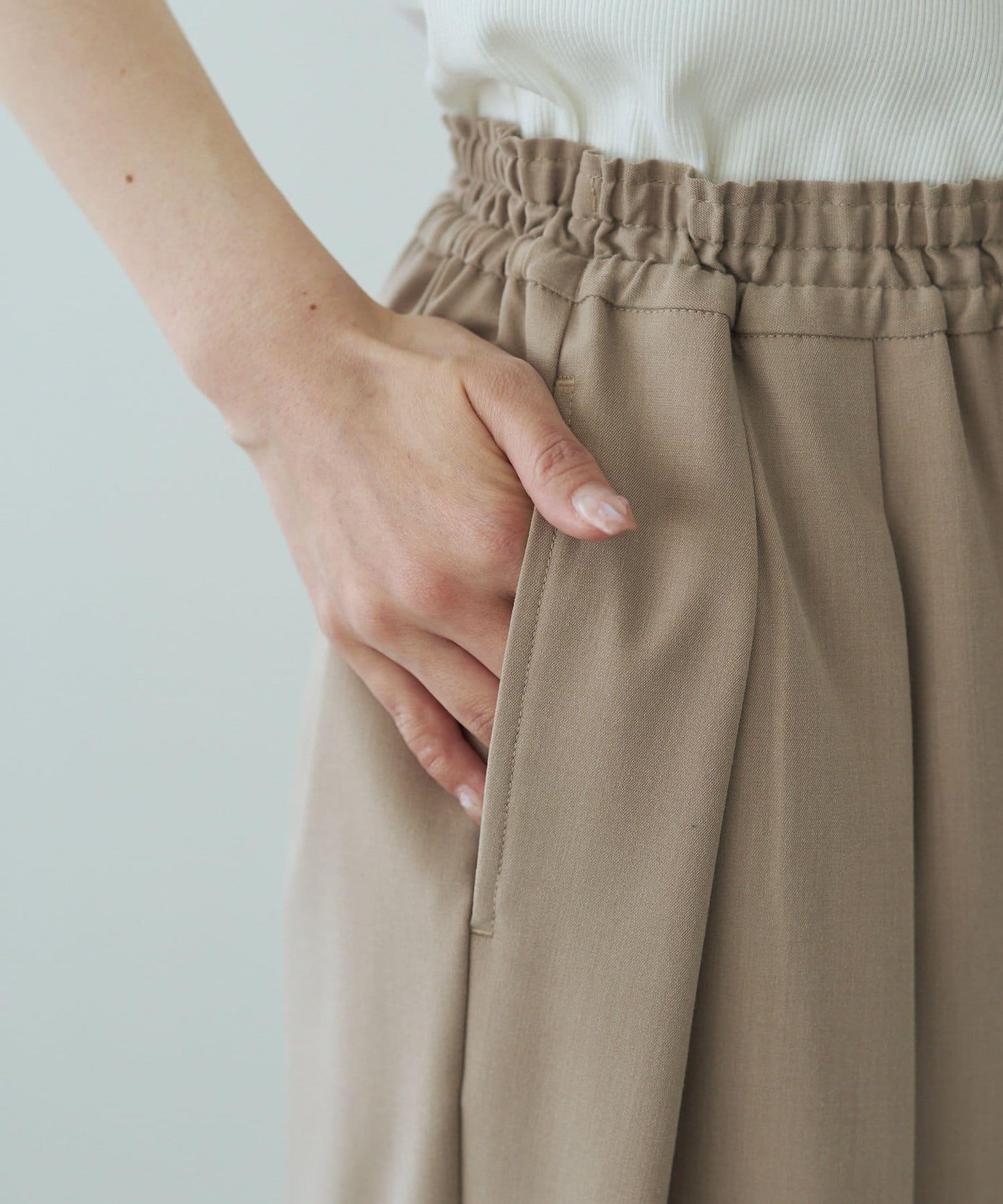 雙褶高腰彈力褲