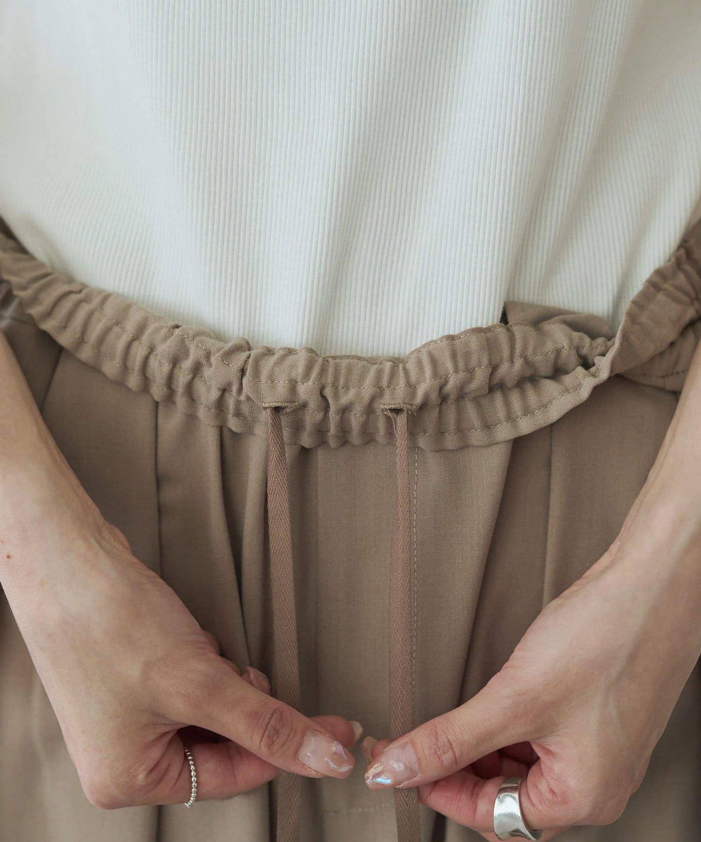 雙褶高腰彈力褲