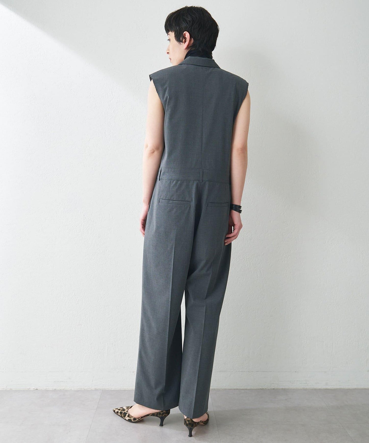 <網紅合作>【THE PAUSE】領無袖連體褲服