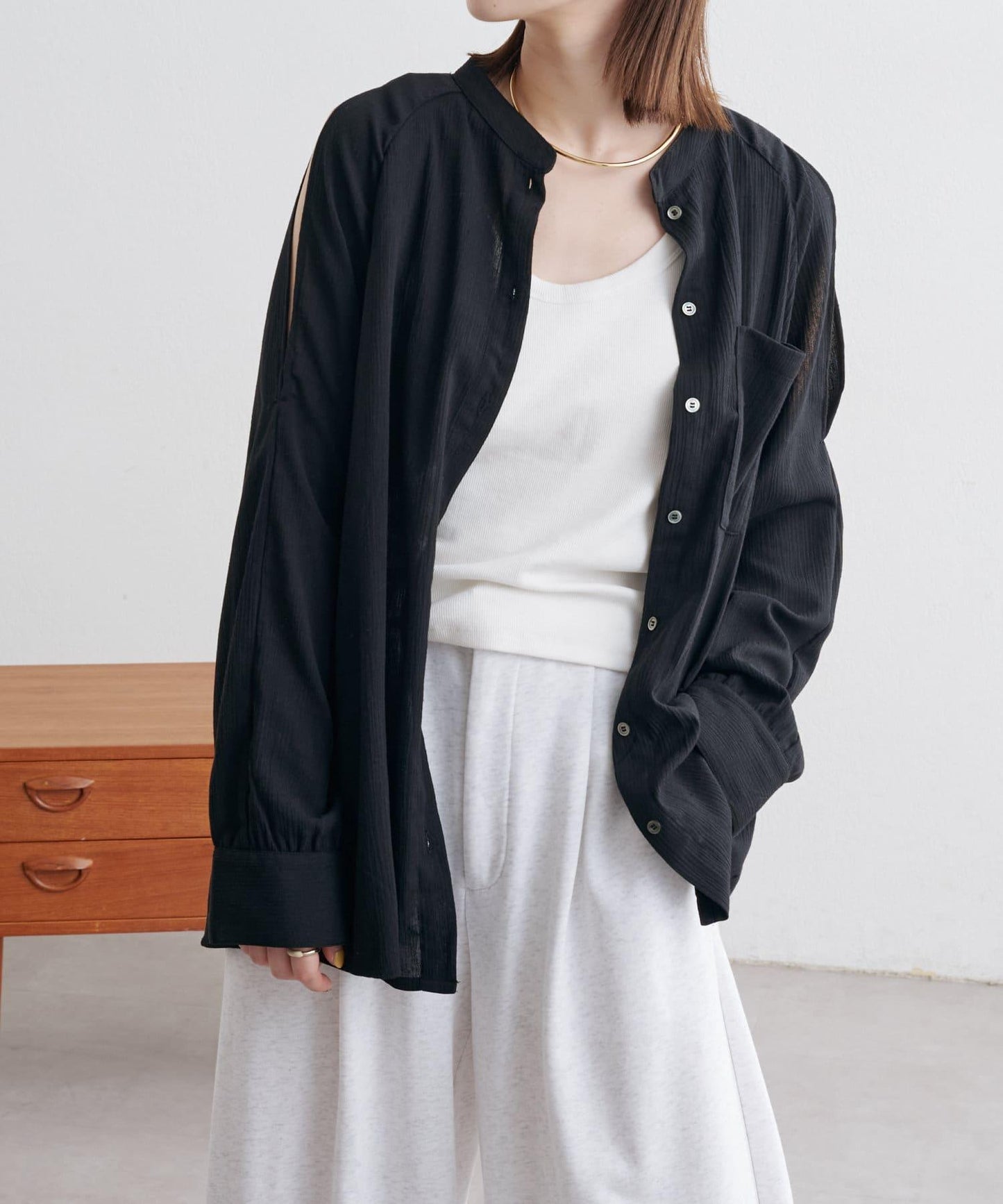 優雅露肩開衩襯衫