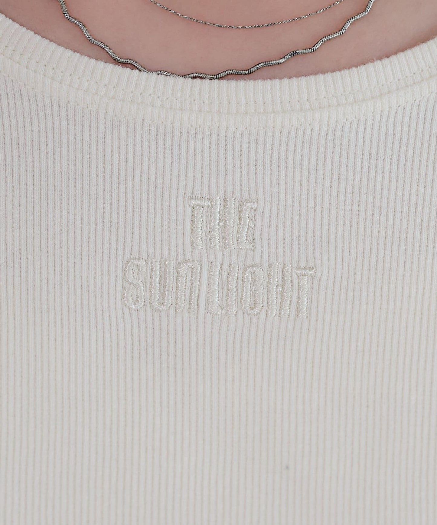 【4色展開】顏料刺繡logo T恤