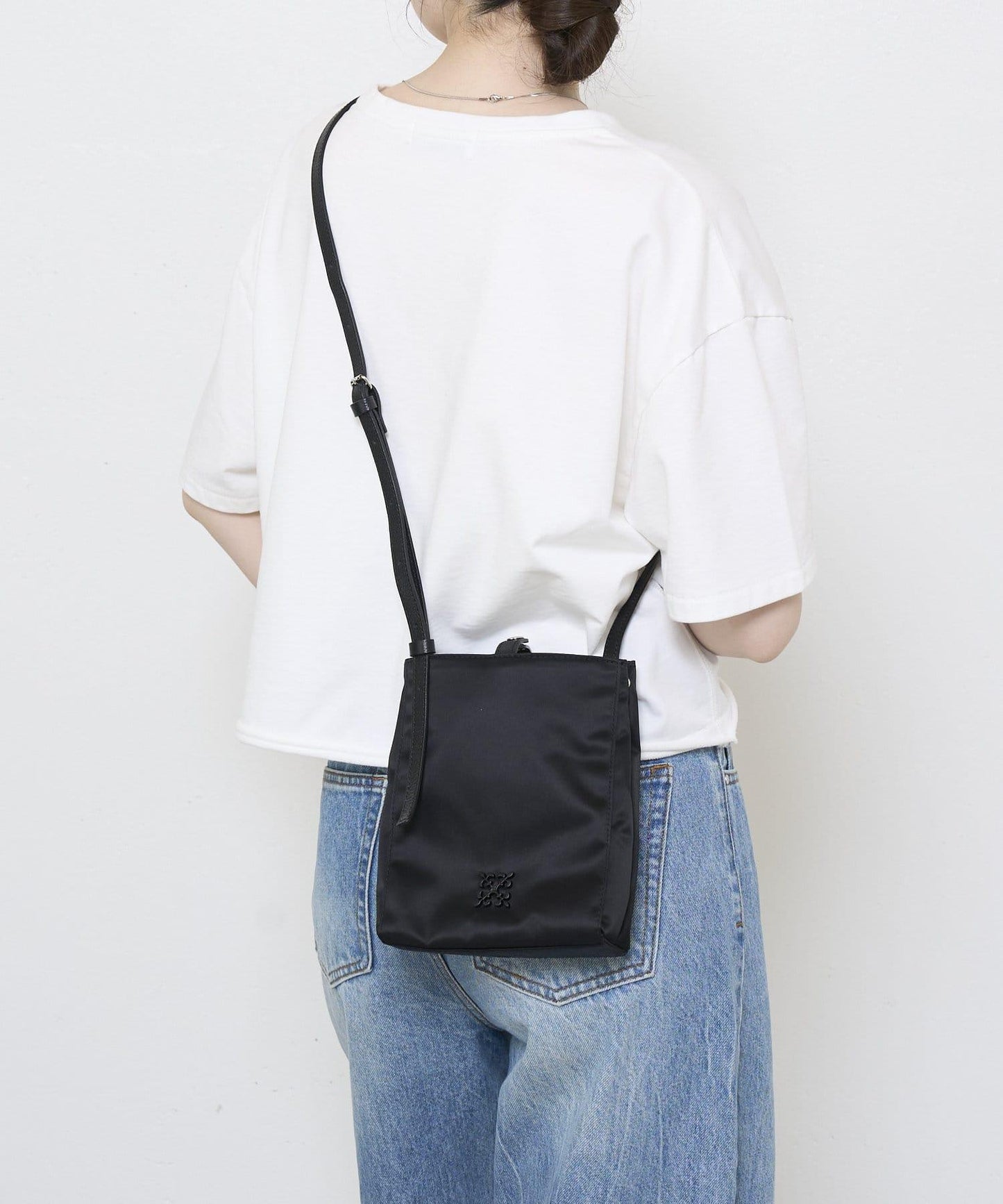 【能剛好放入長錢包】尼龍迷你斜挎包