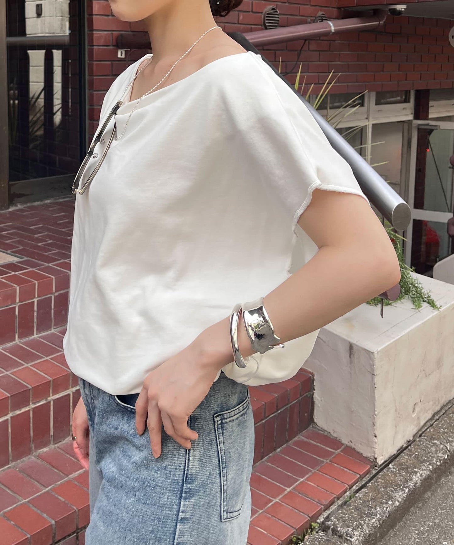 《健康肌露膚》法式短袖露肩衛衣