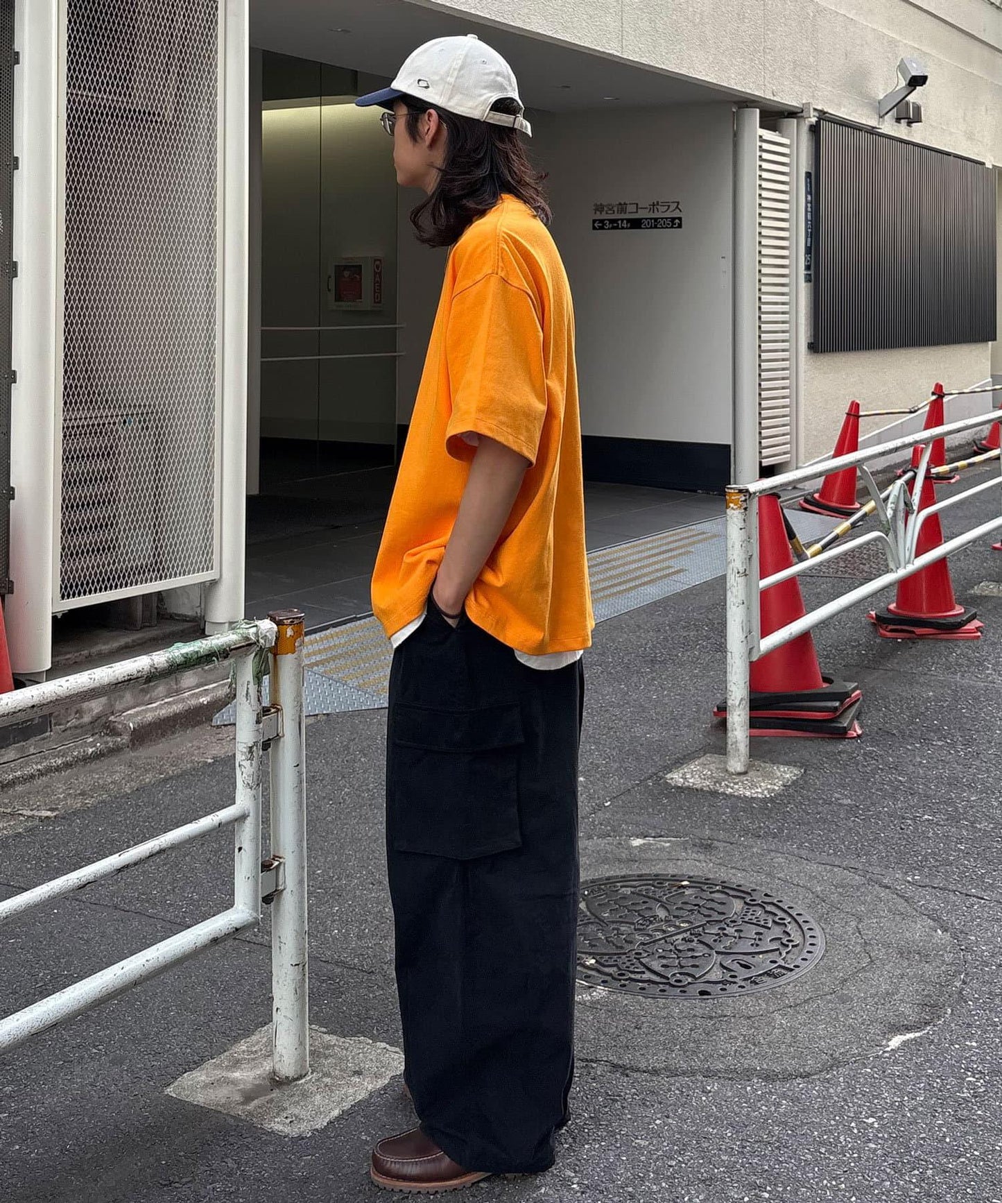 重量箱型剪影T恤