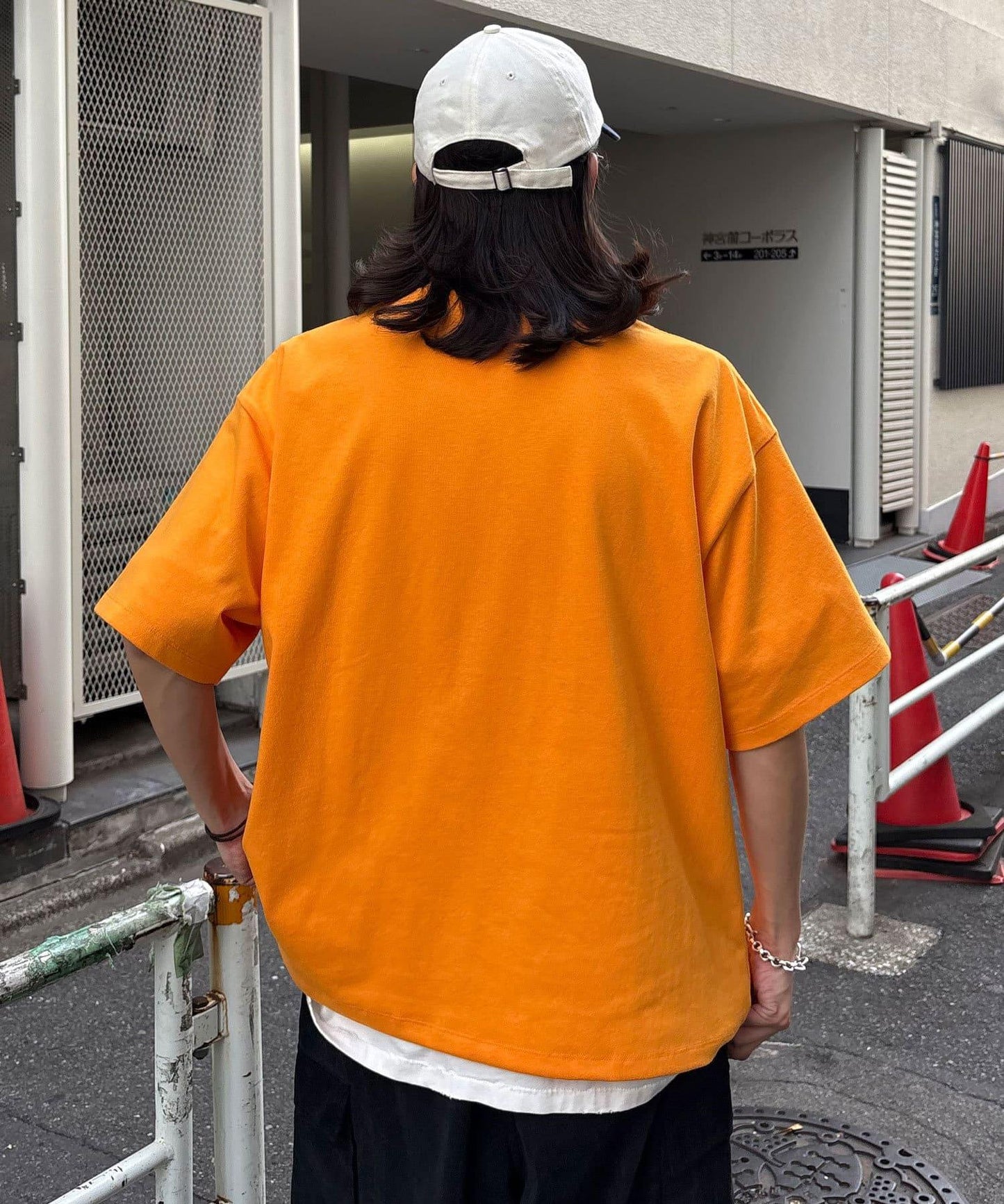 重量箱型剪影T恤