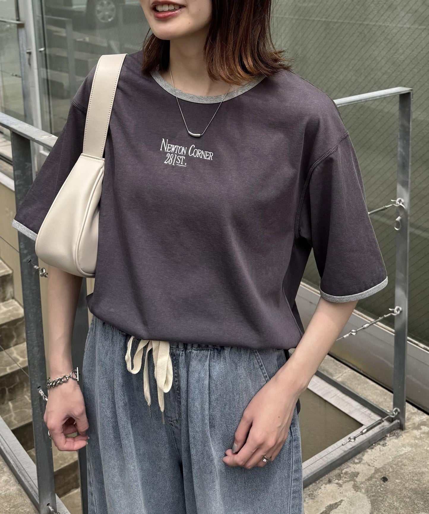 透視細條紋LOGO刺繡環領T恤
