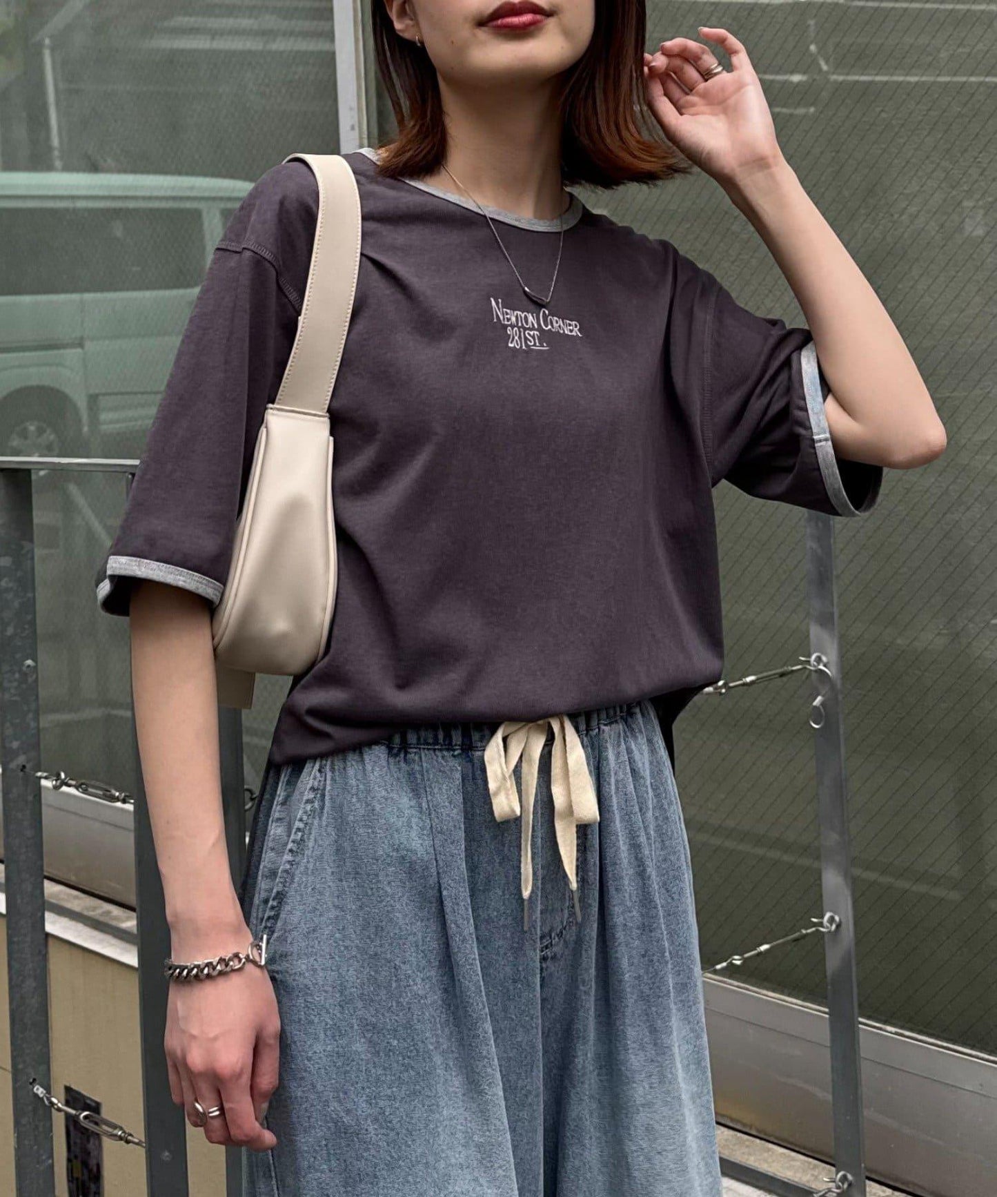 透視細條紋LOGO刺繡環領T恤