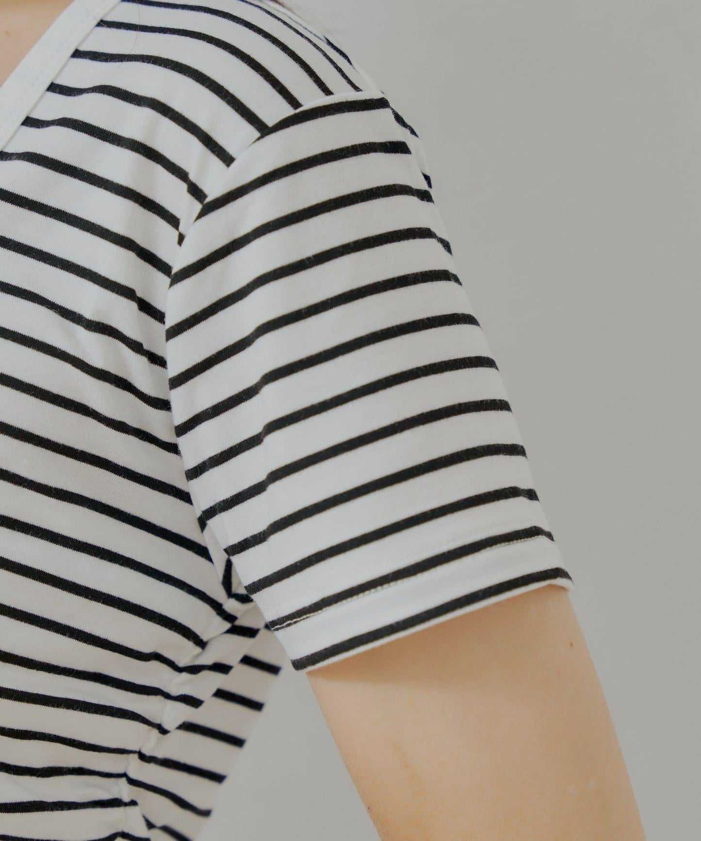 下襬對接小T-shirt