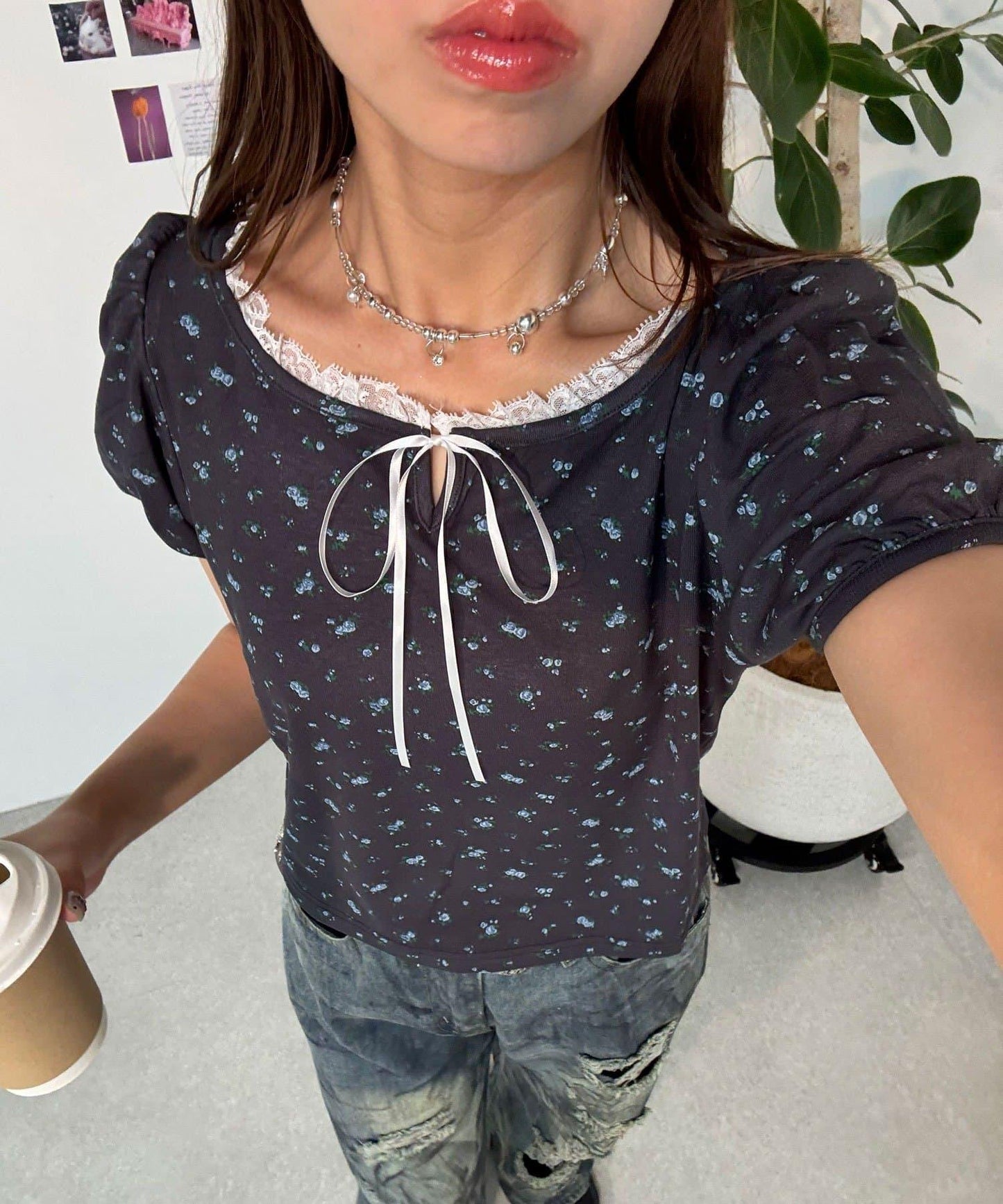 【中性款】小花紋蕾絲蝴蝶結上衣