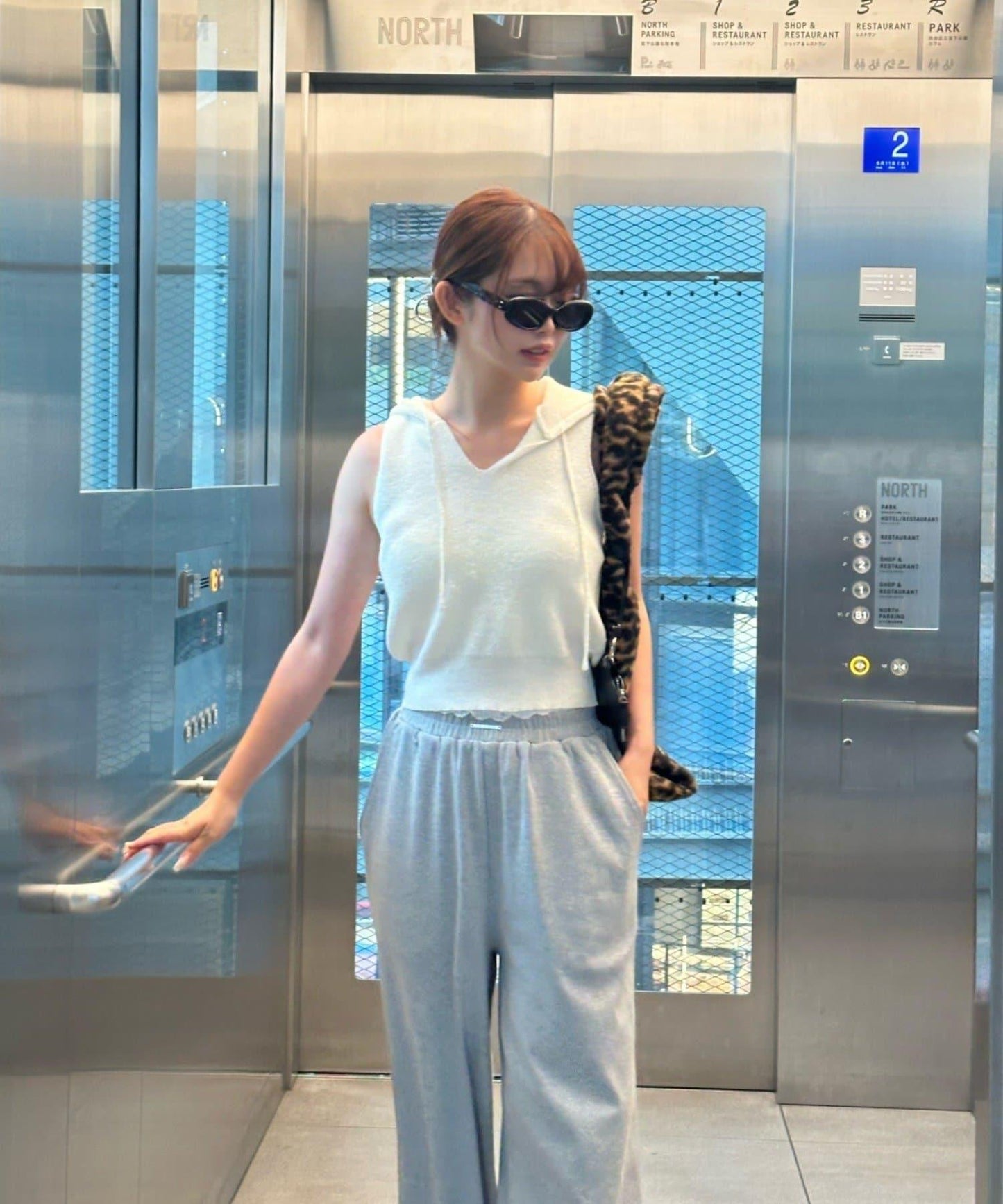斯基普阿美斯利胸部刺繡連帽針織衫