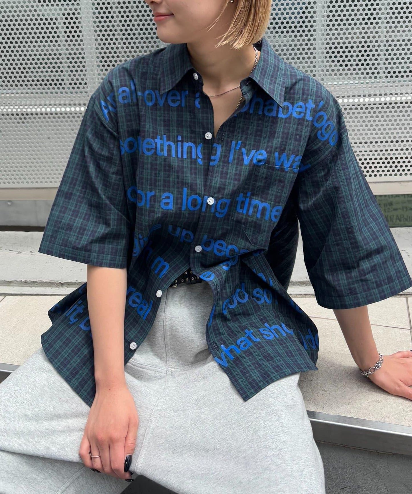 /【酸奶油/酸奶油】信息印花短袖襯衫