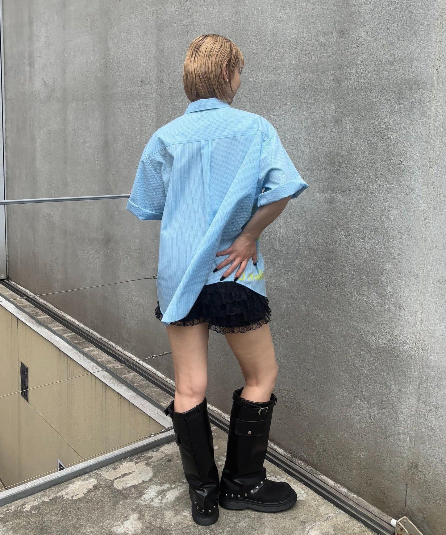 /【酸奶油/酸奶油】信息印花短袖襯衫