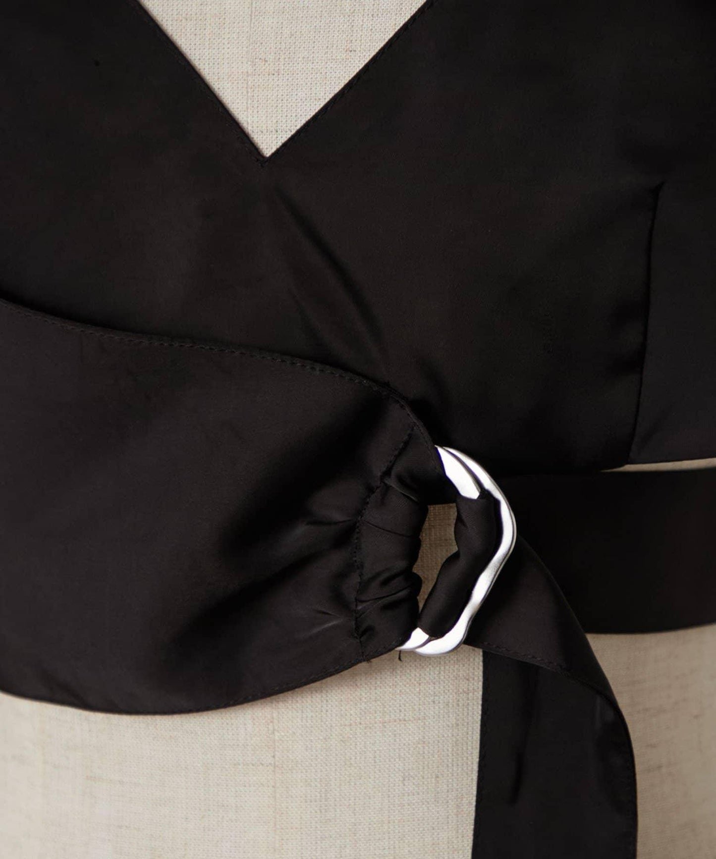 【Mavie..7】不對稱緞面背心