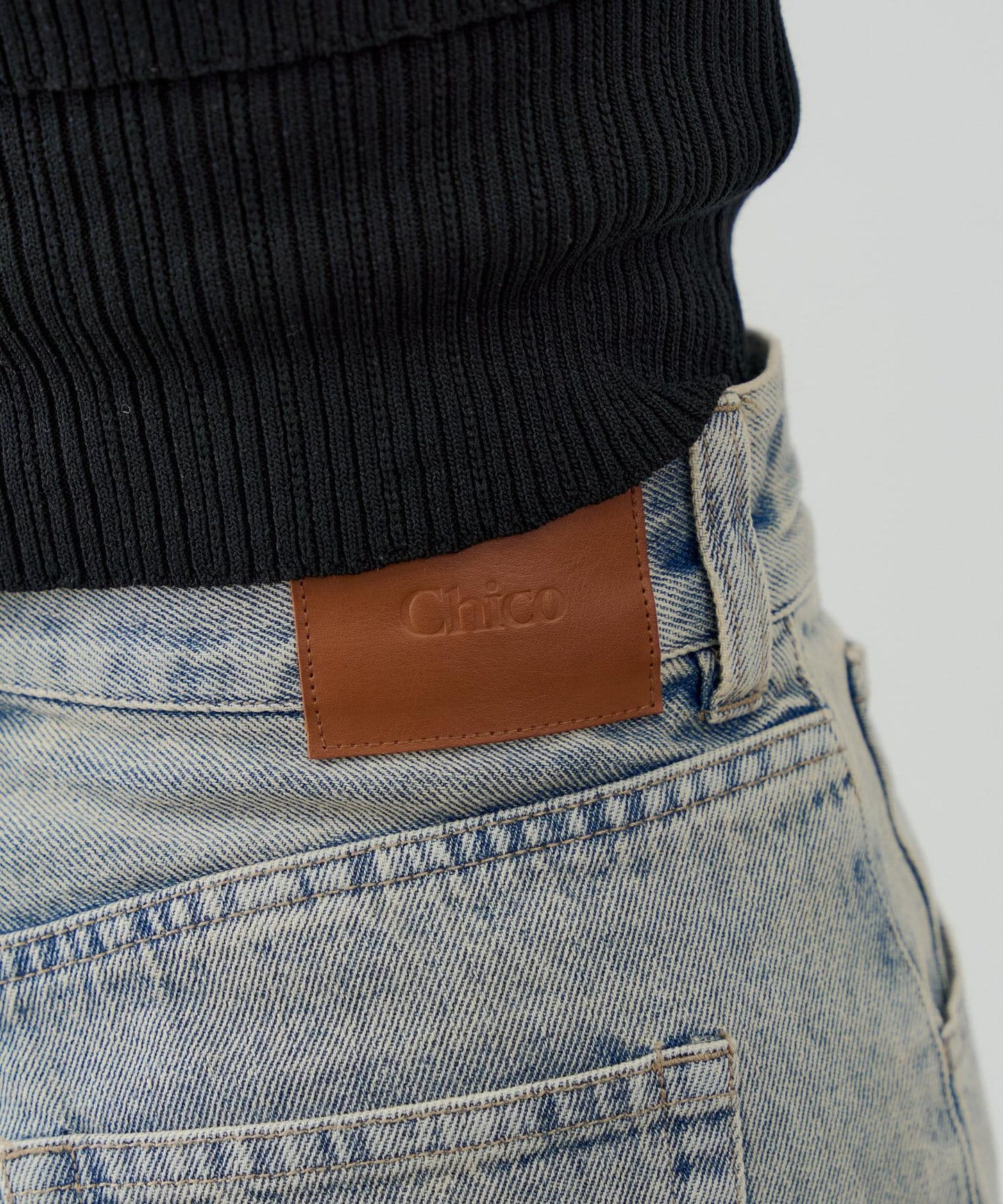 Chico 口袋刺繡緊身微喇牛仔褲