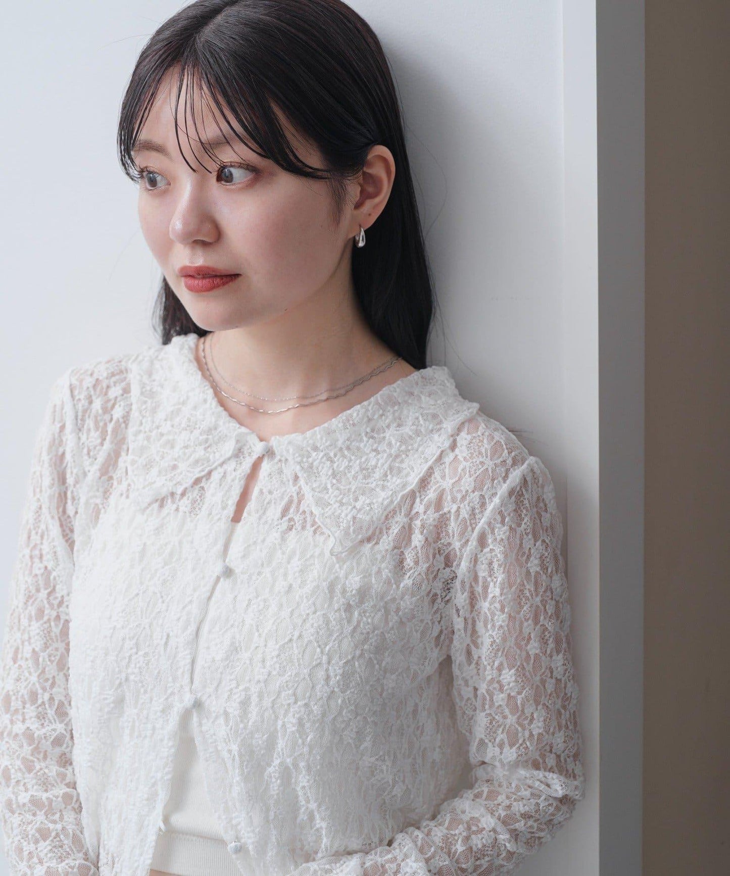 領口蕾絲套頭衫