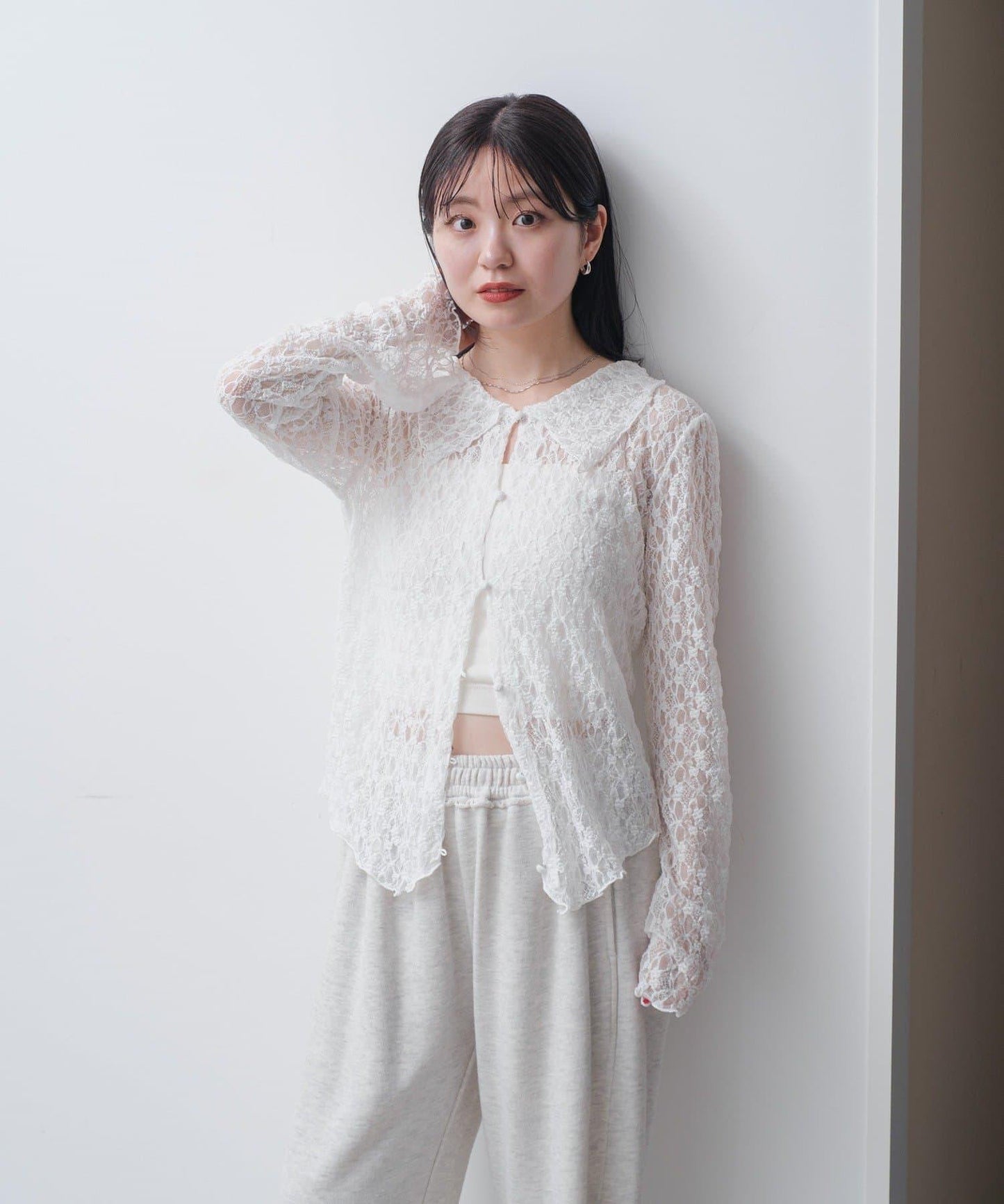 領口蕾絲套頭衫