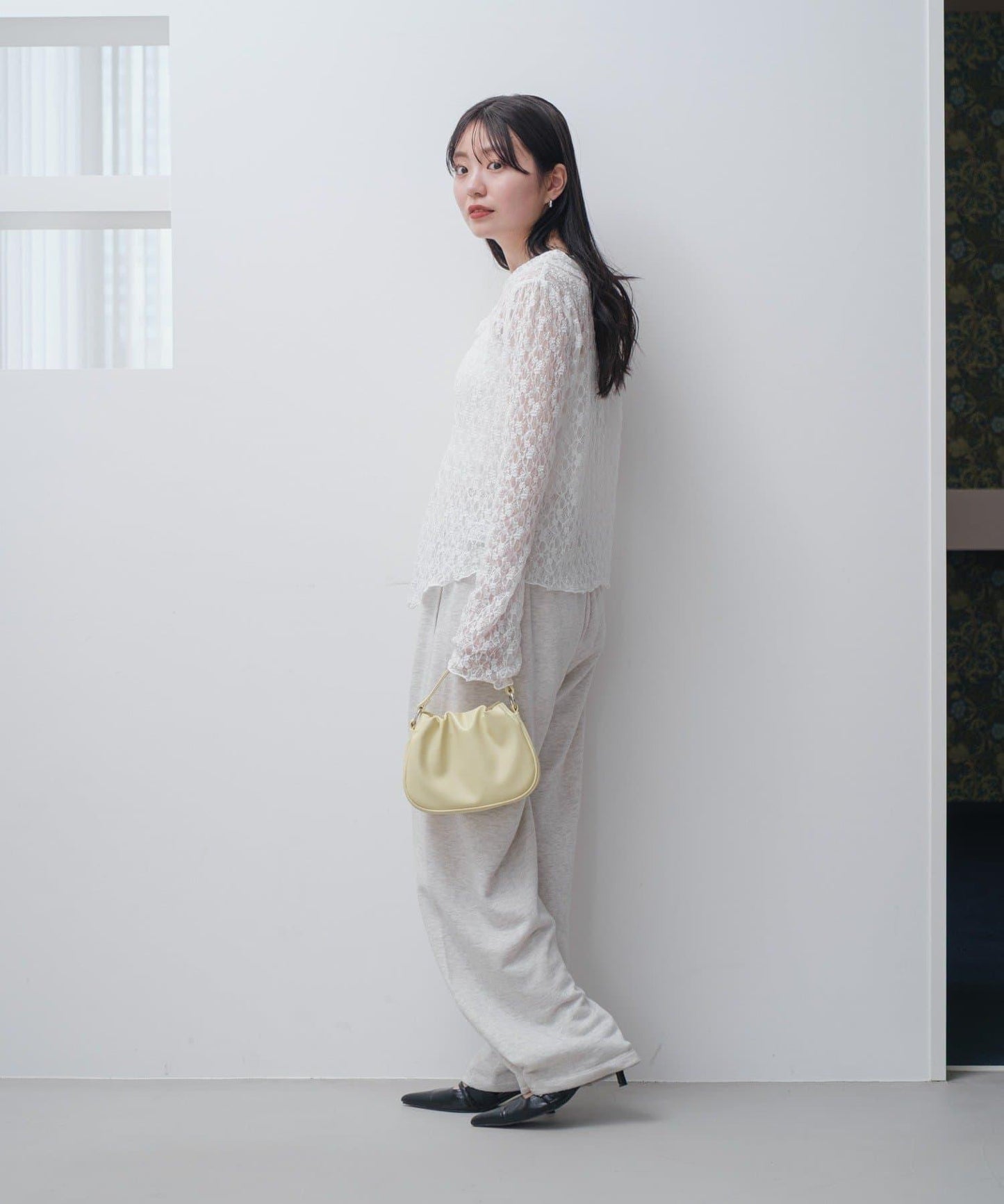 領口蕾絲套頭衫