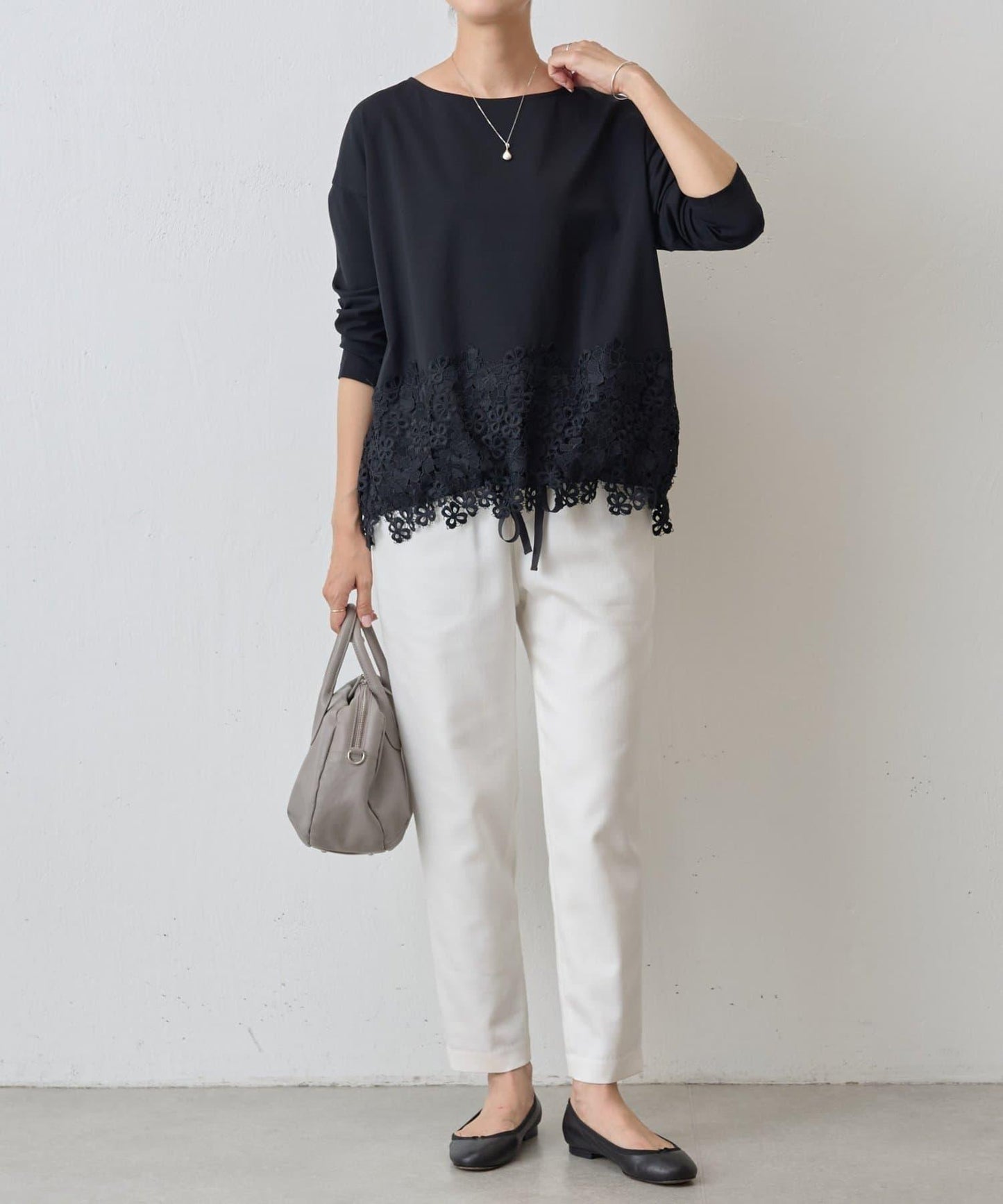 下襬蕾絲修身T恤