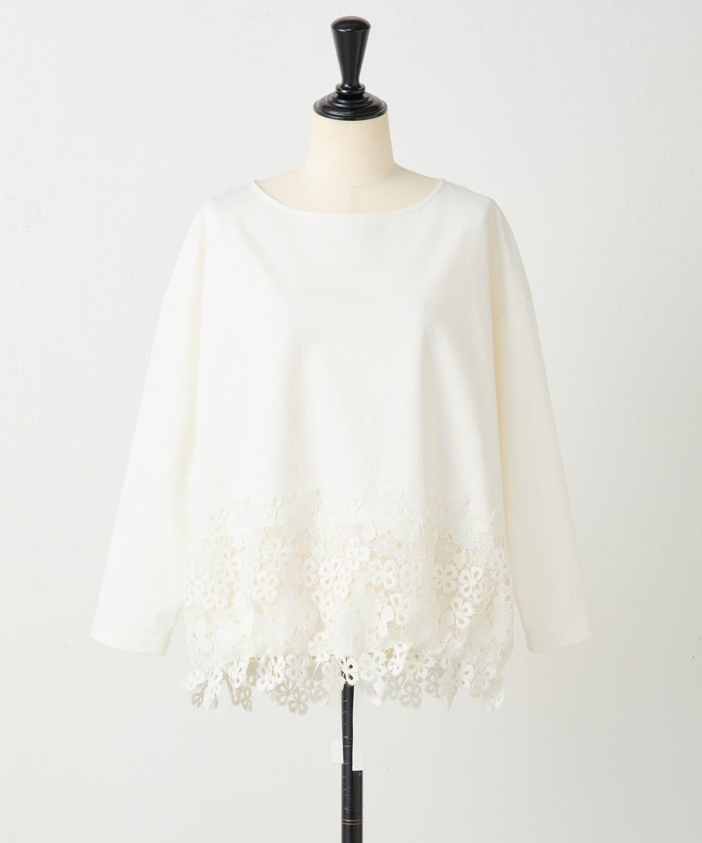 下襬蕾絲修身T恤