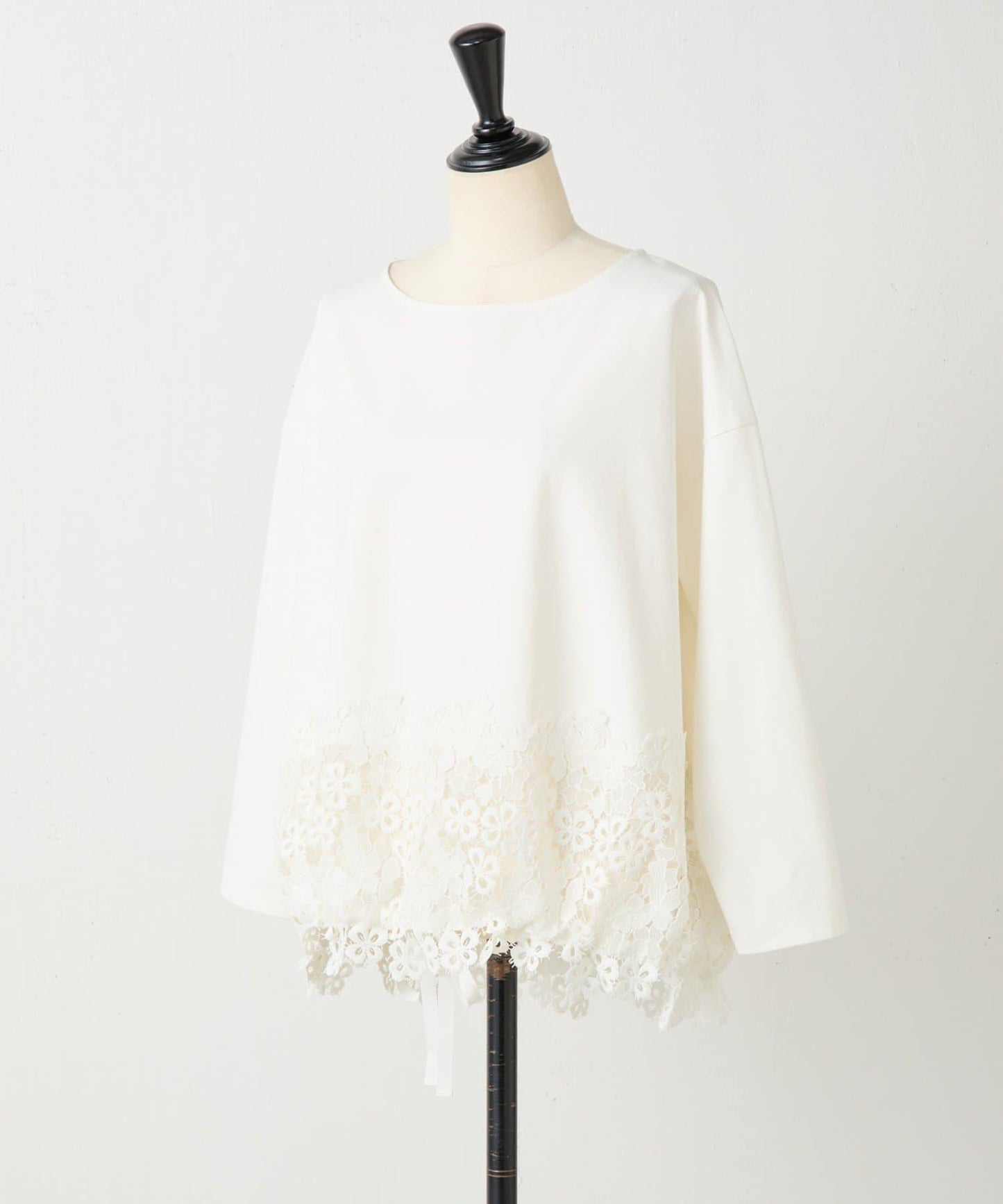 下襬蕾絲修身T恤