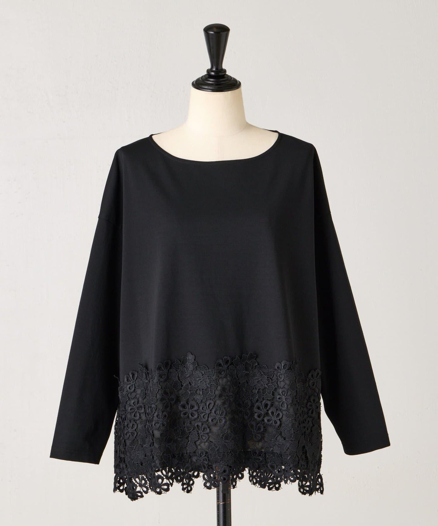 下襬蕾絲修身T恤