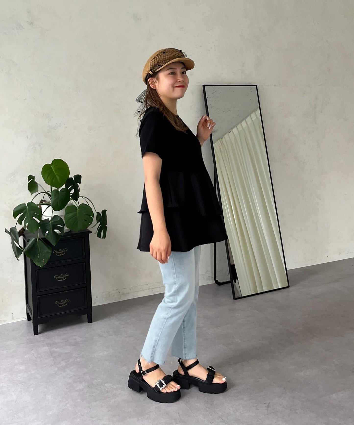 【MOMO】不對稱荷葉邊拼接荷葉邊T恤